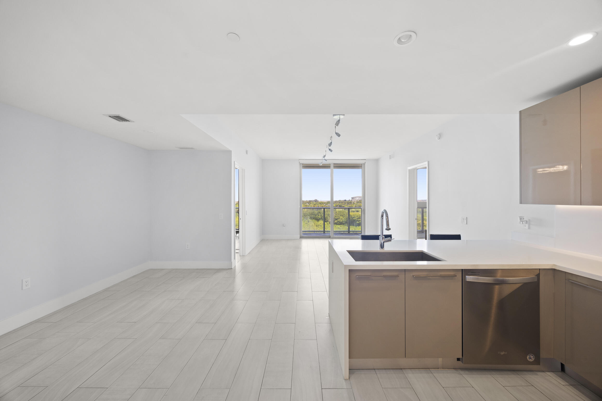 METROPICA NORTH TOWER ONE - Residential