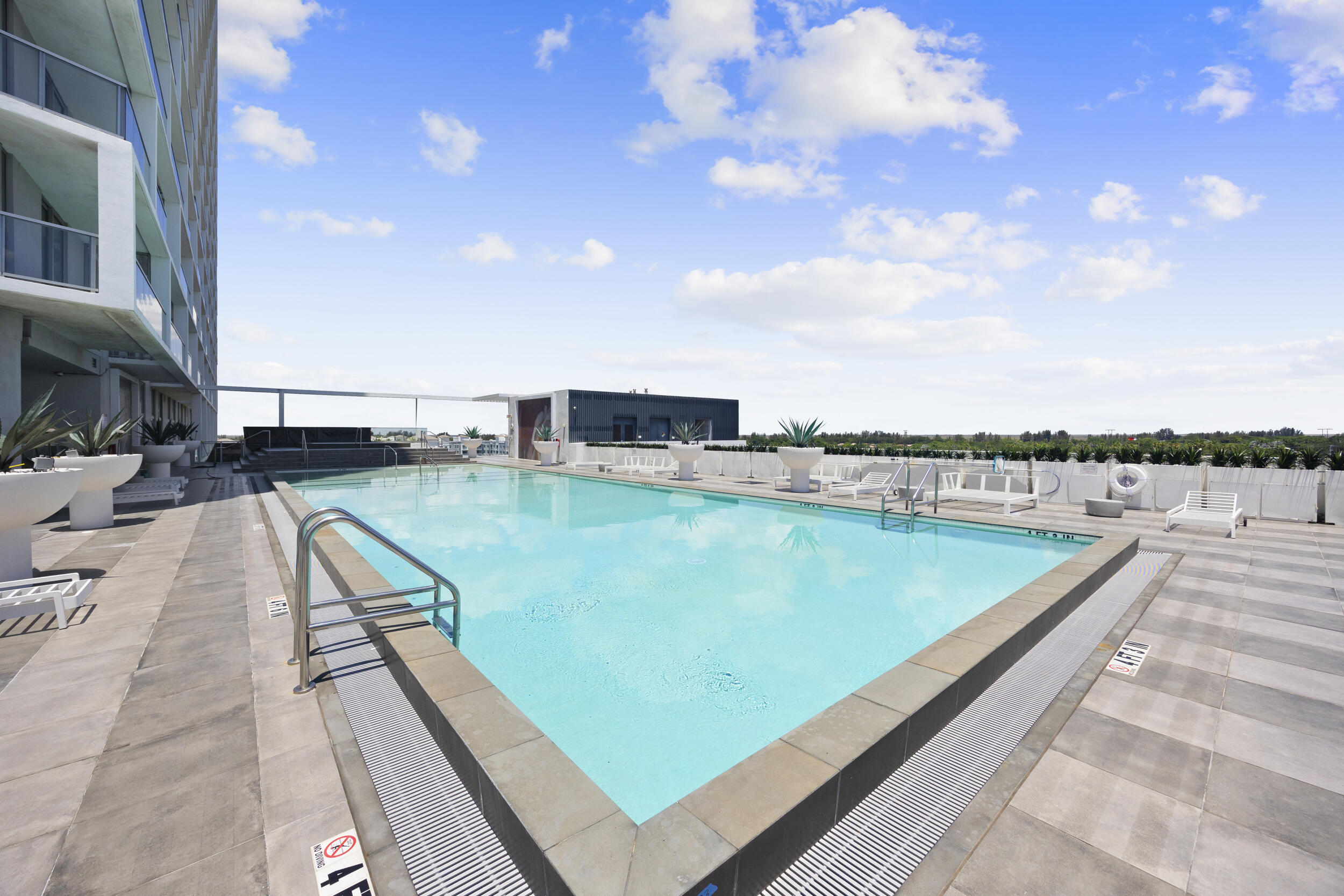 METROPICA NORTH TOWER ONE - Residential