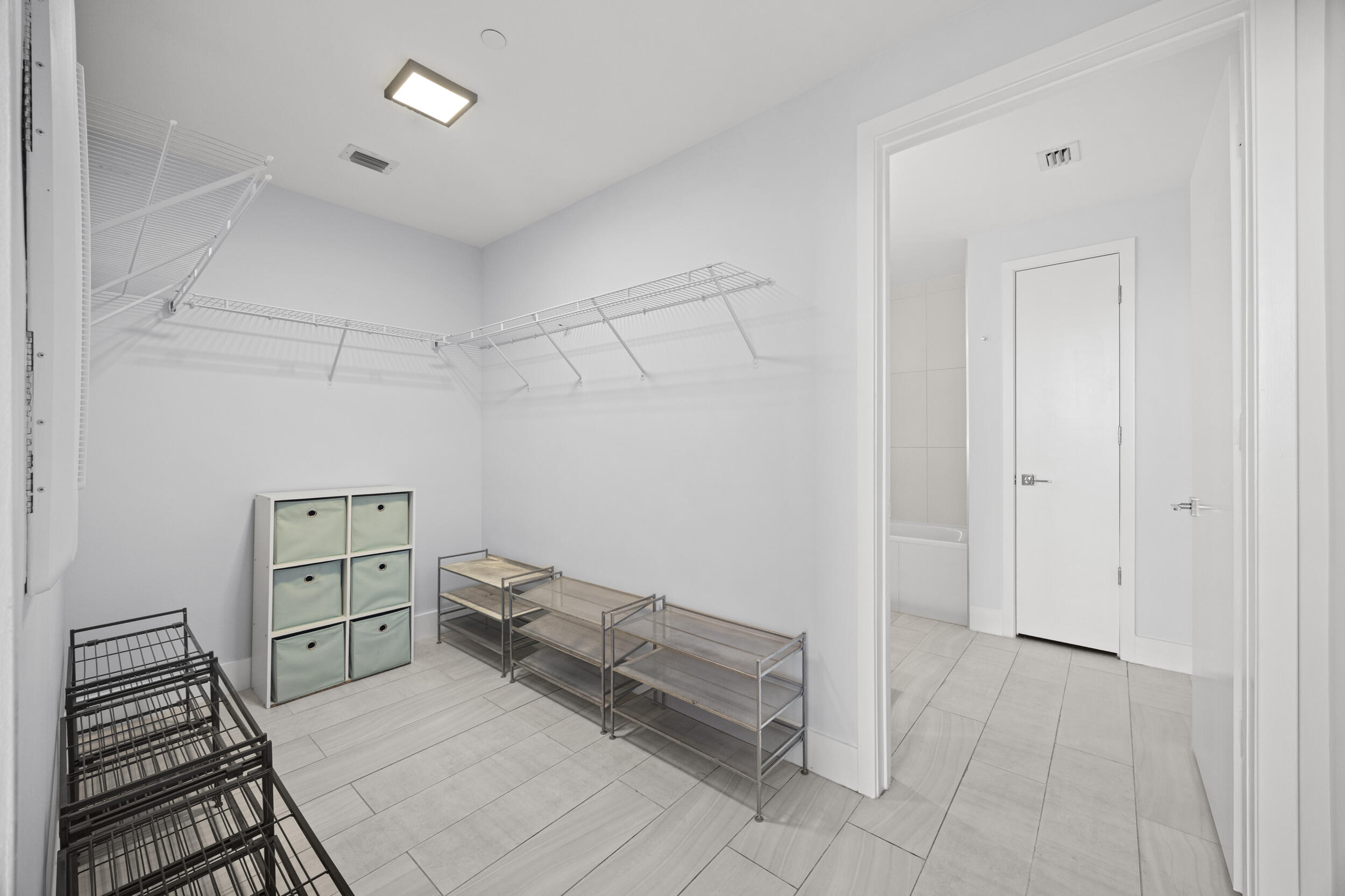METROPICA NORTH TOWER ONE - Residential