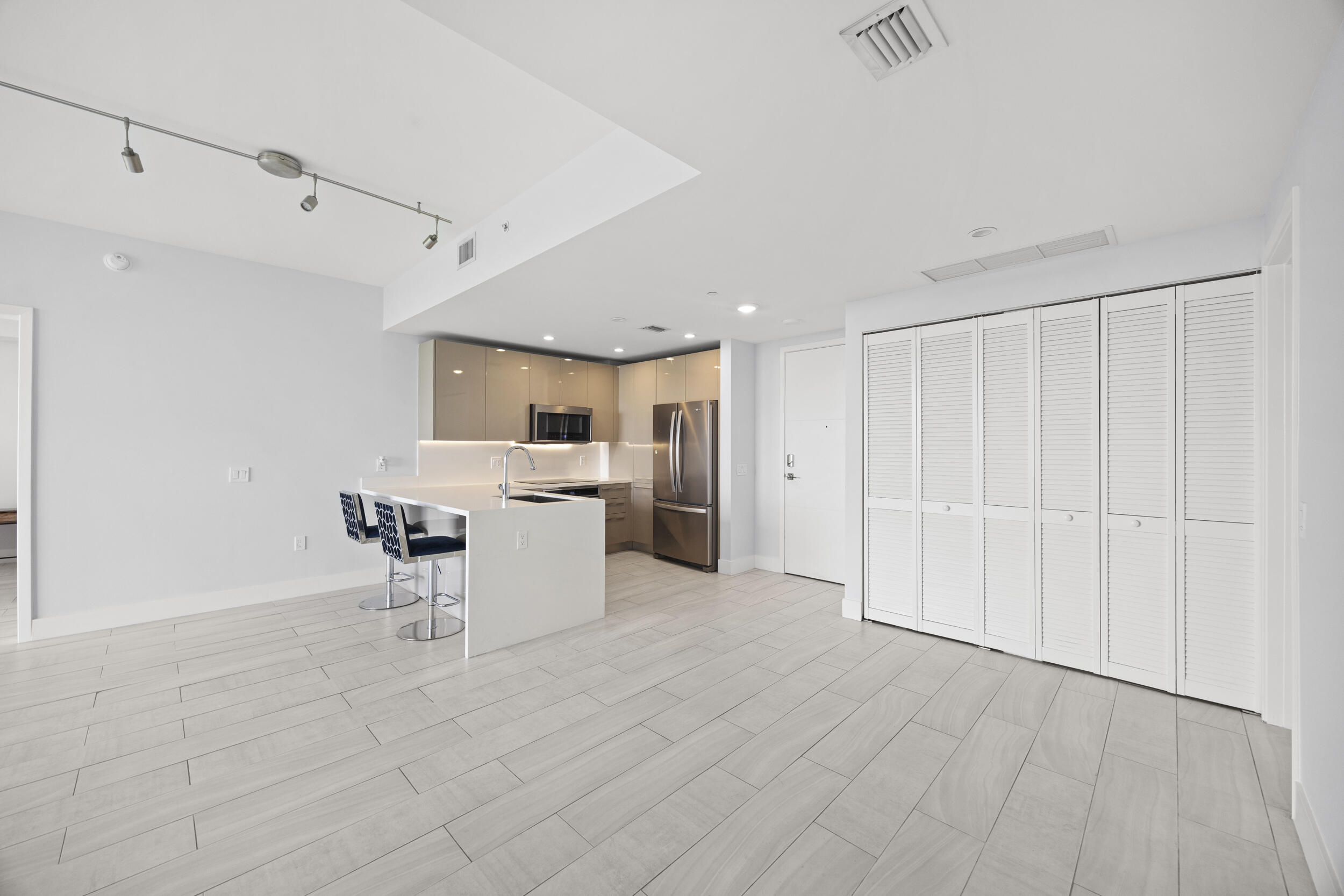 METROPICA NORTH TOWER ONE - Residential