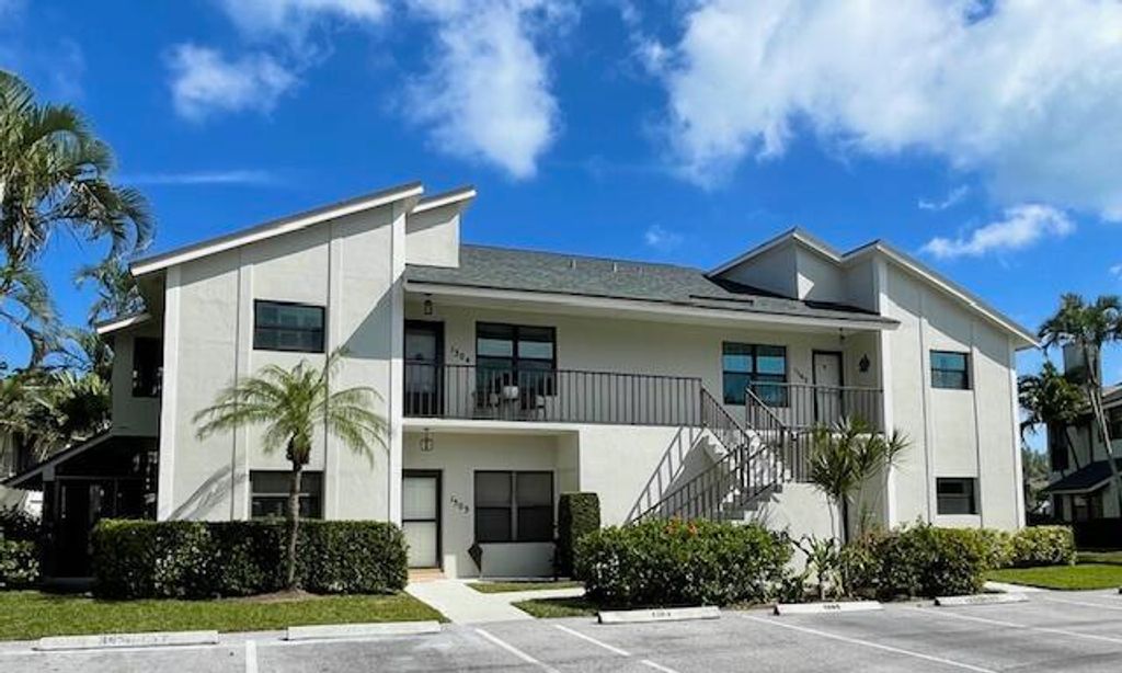 Photo of 1303 Clubhouse Circle, Jupiter, FL 33477 (MLS # B26010206)