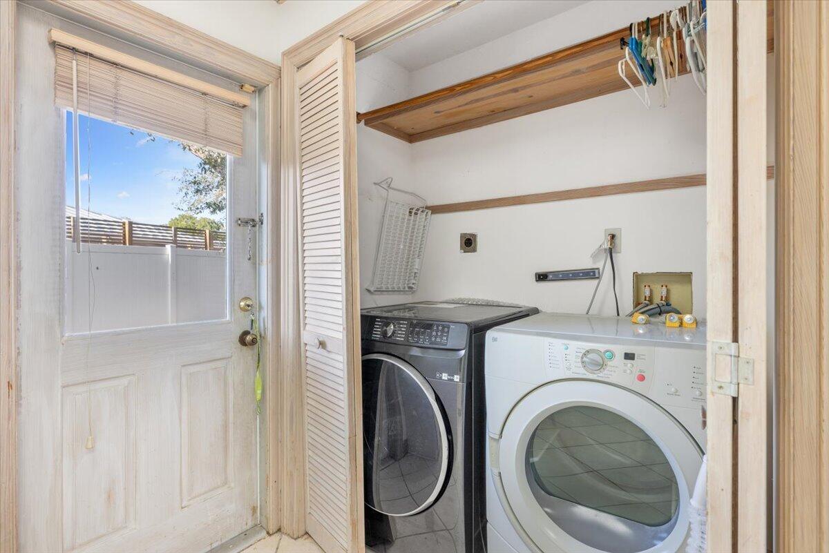 VERO SHORES UNIT 1 - Residential