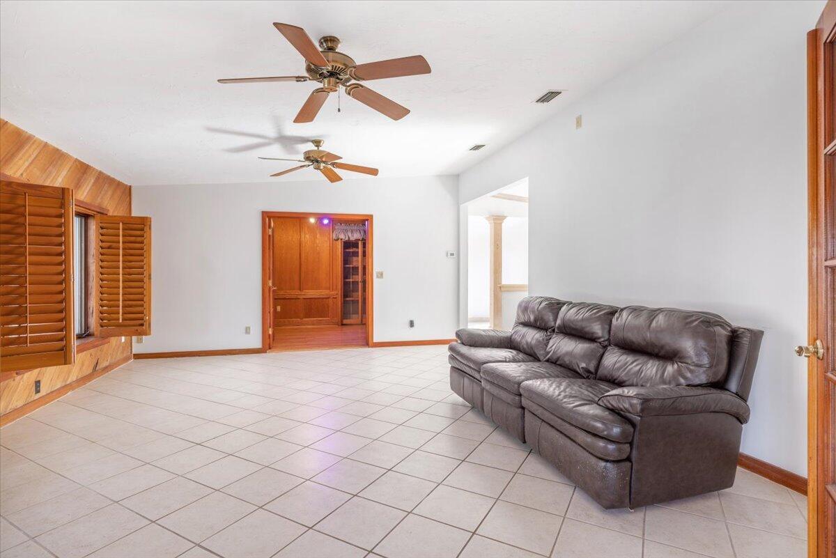 VERO SHORES UNIT 1 - Residential