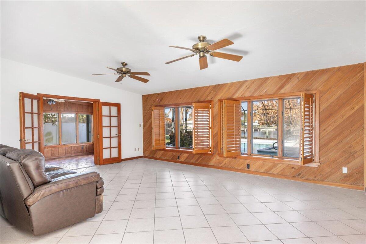 VERO SHORES UNIT 1 - Residential