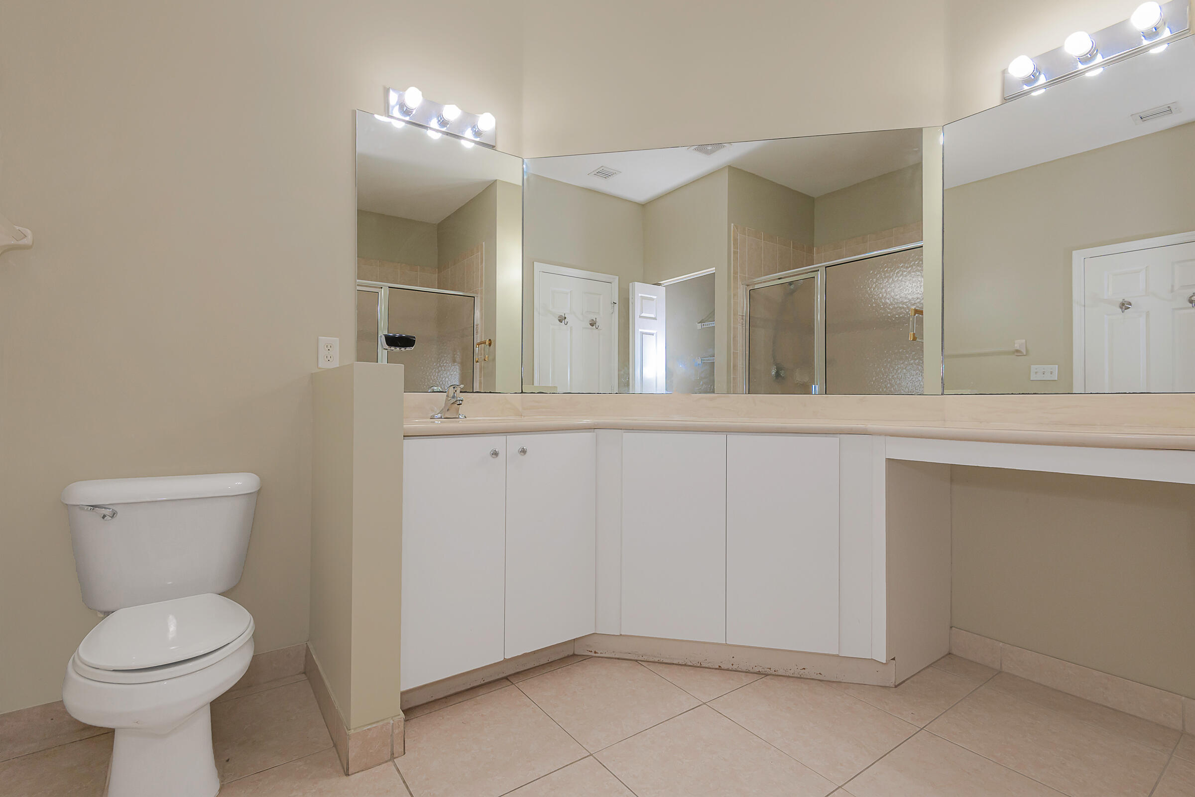 BANYAN BAY CONDO - Residential