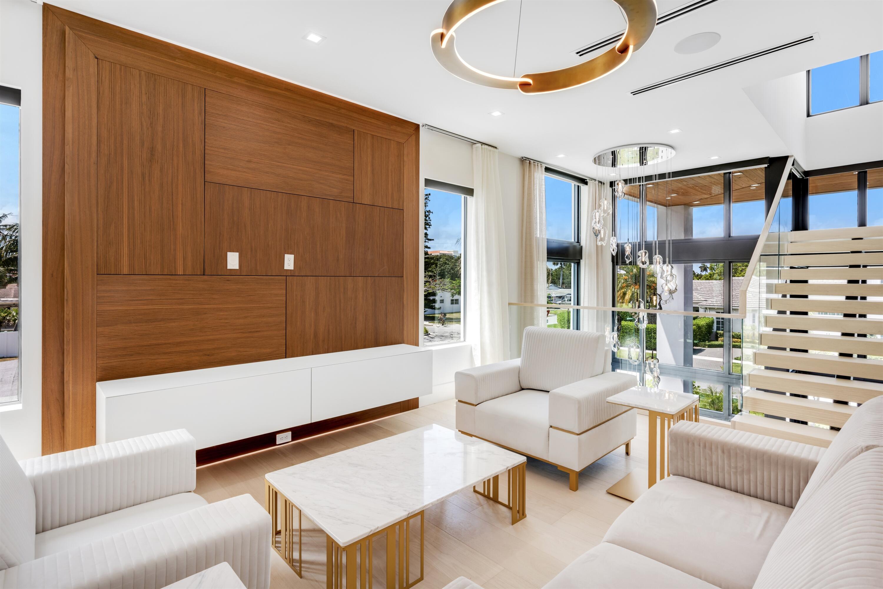 KINGS COURT - Residential