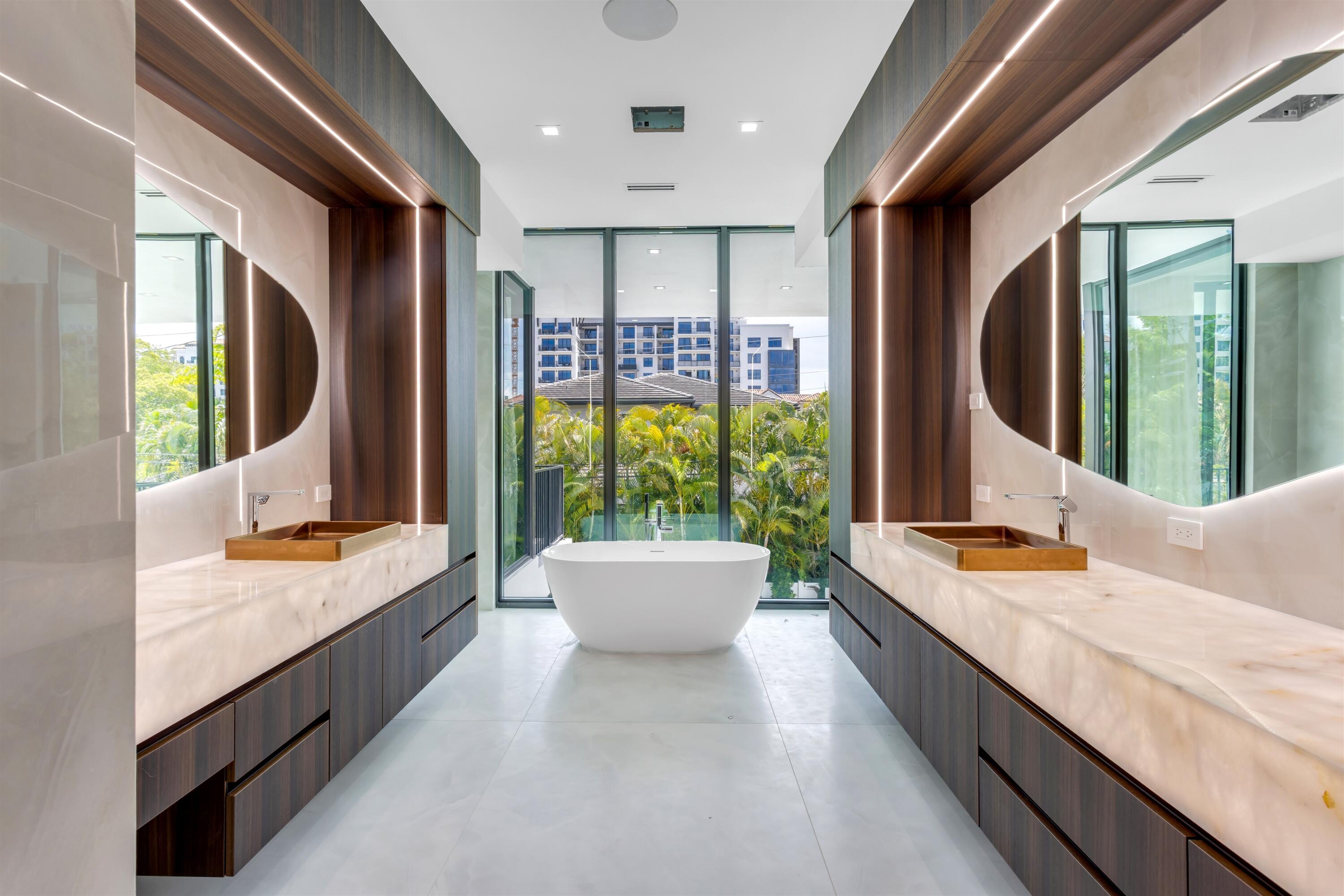 KINGS COURT - Residential