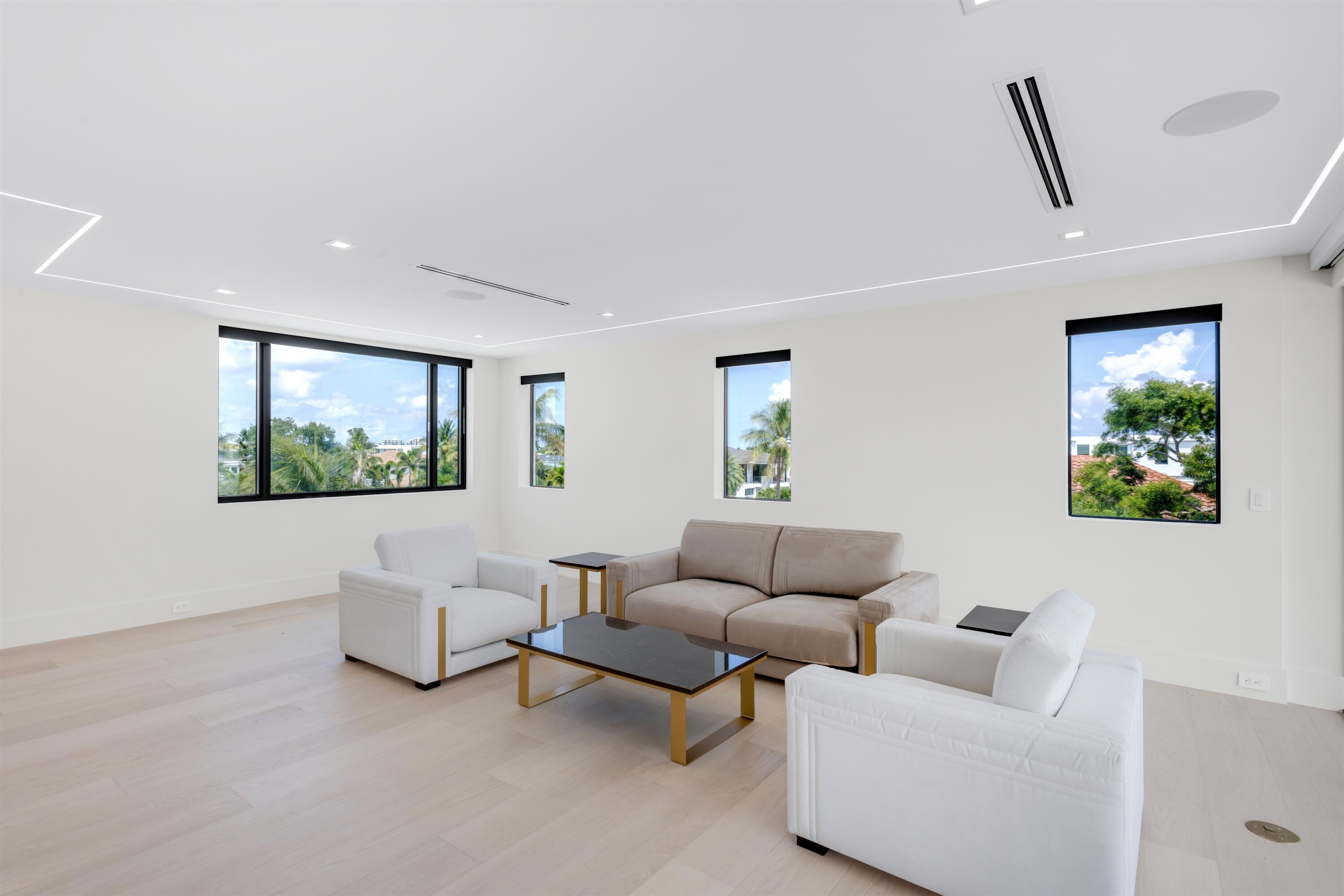 KINGS COURT - Residential