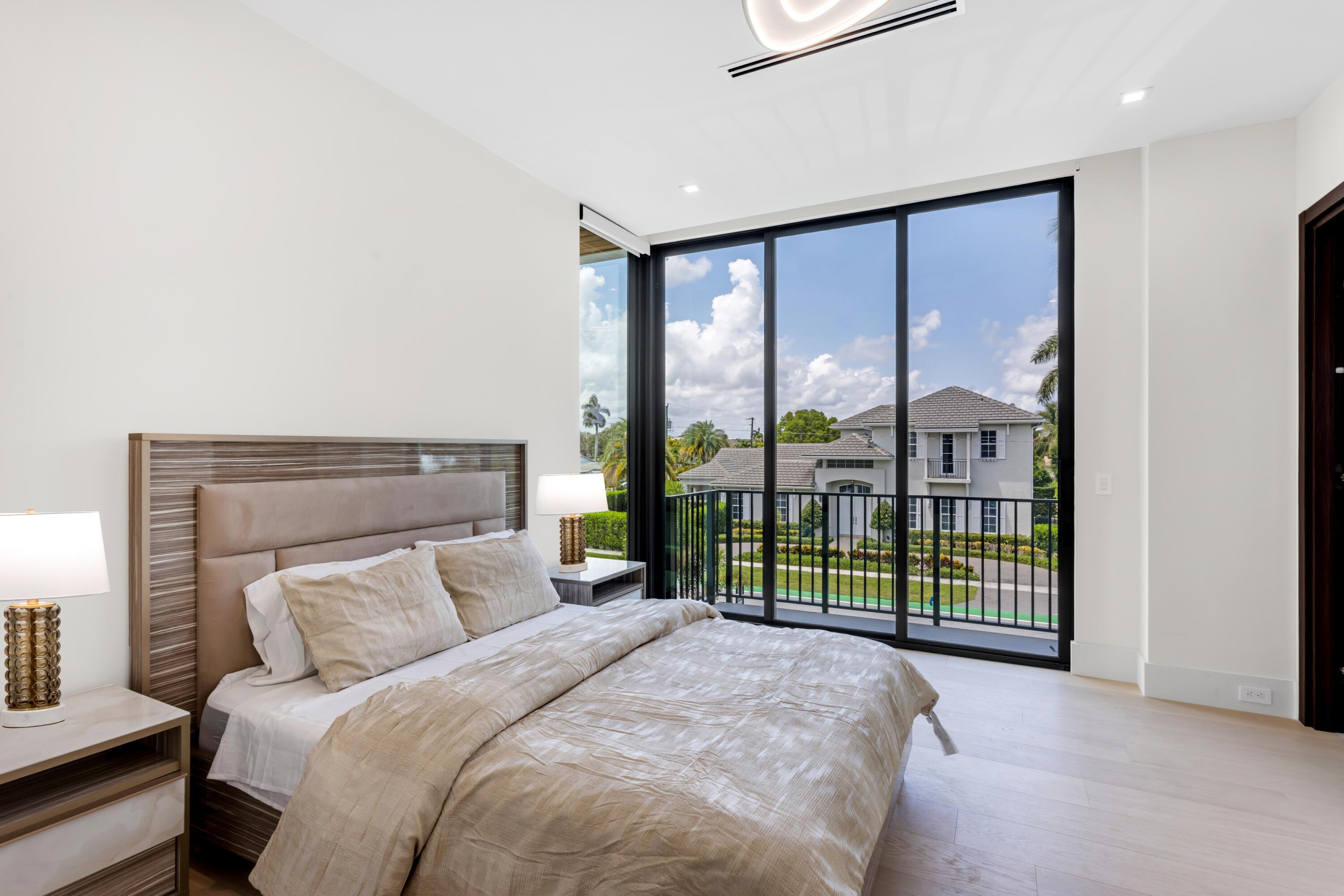 KINGS COURT - Residential