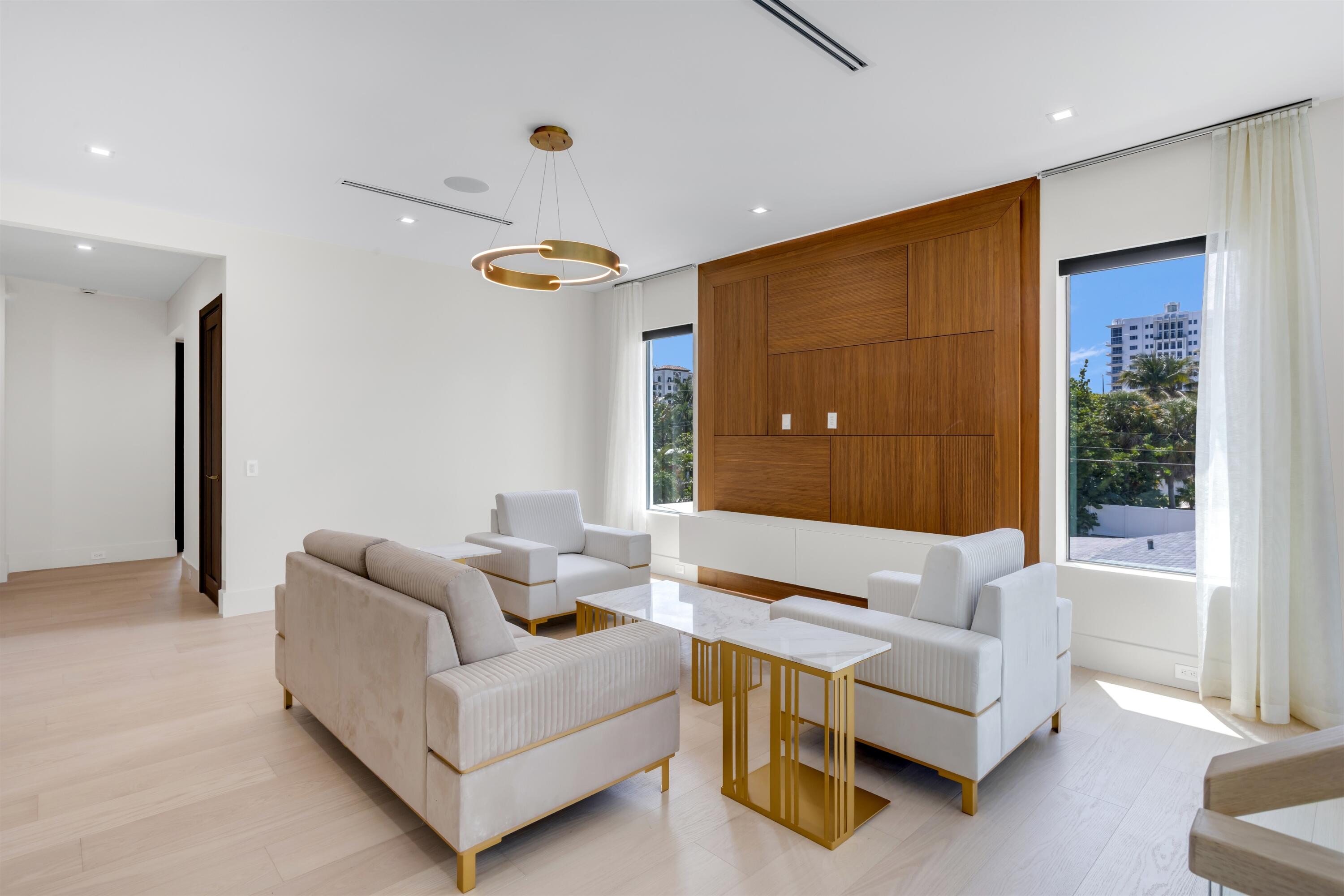 KINGS COURT - Residential