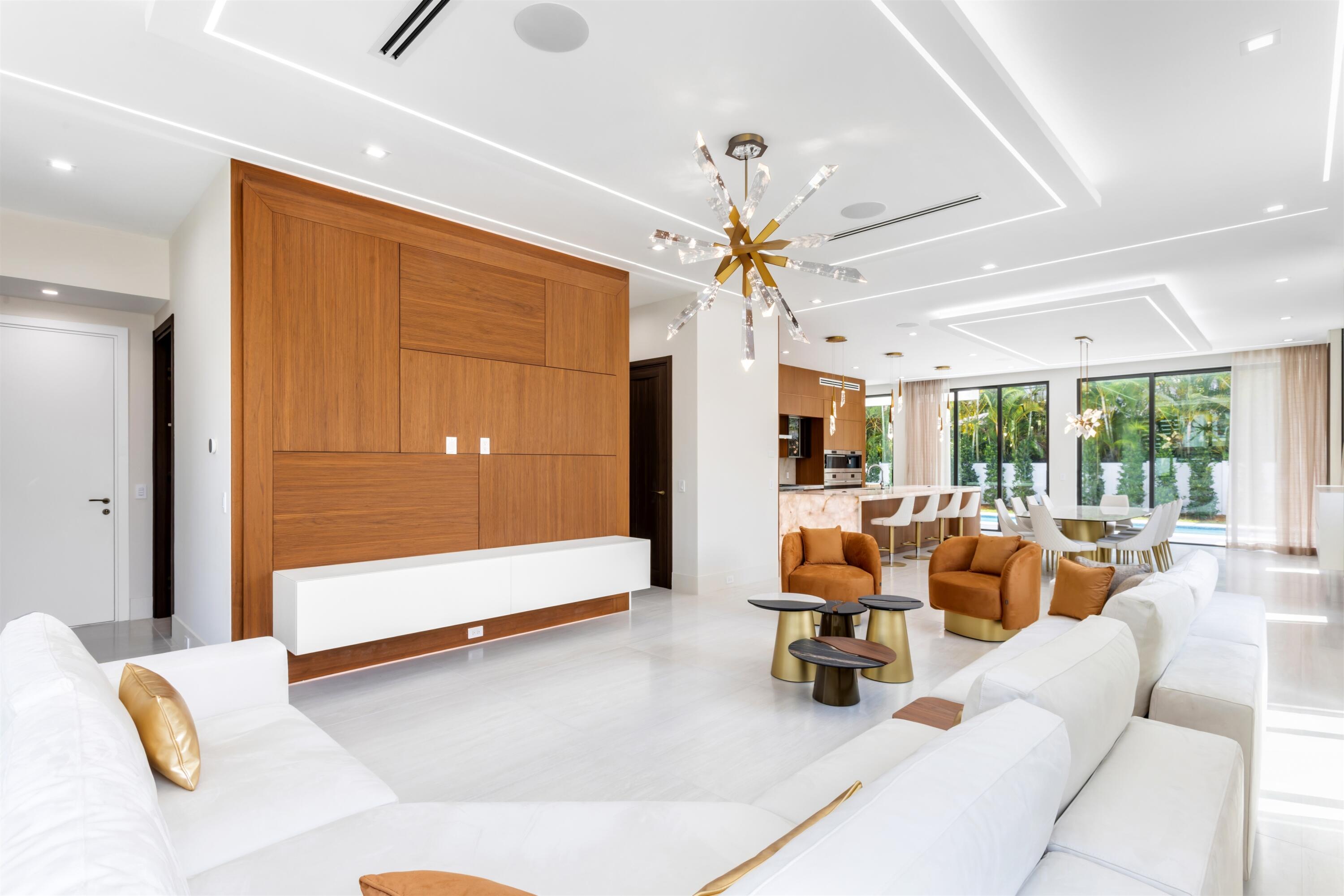 KINGS COURT - Residential