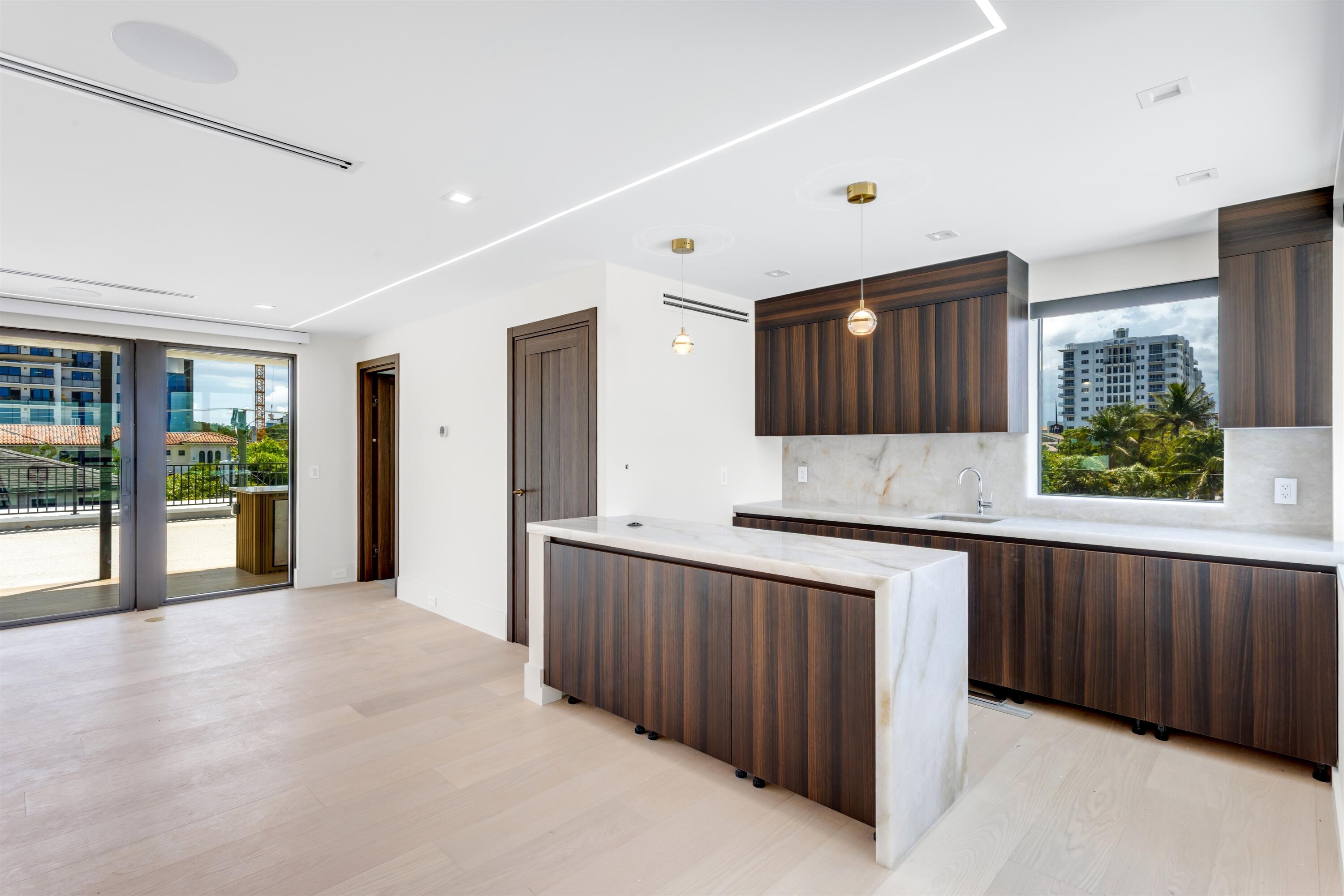 KINGS COURT - Residential