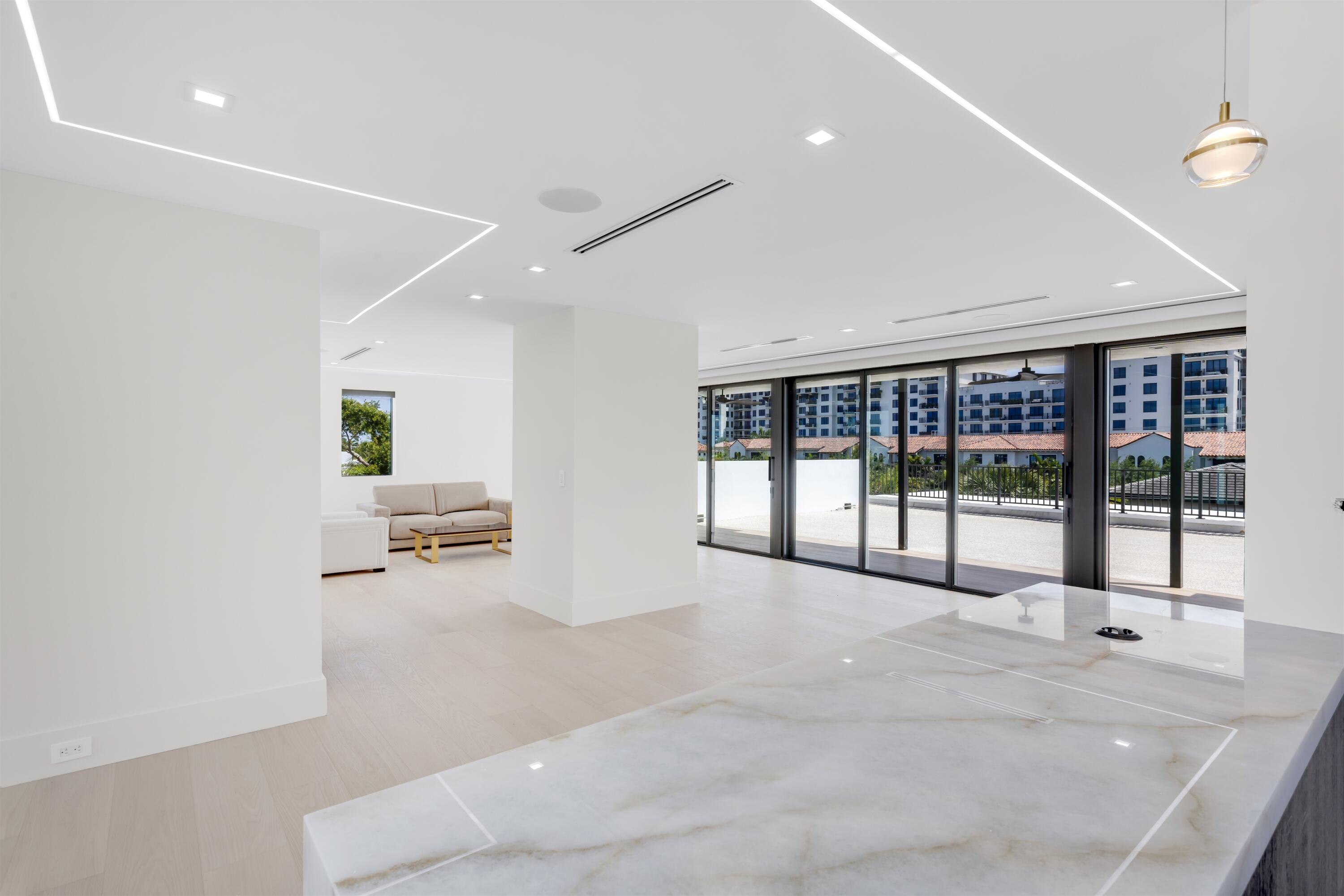KINGS COURT - Residential