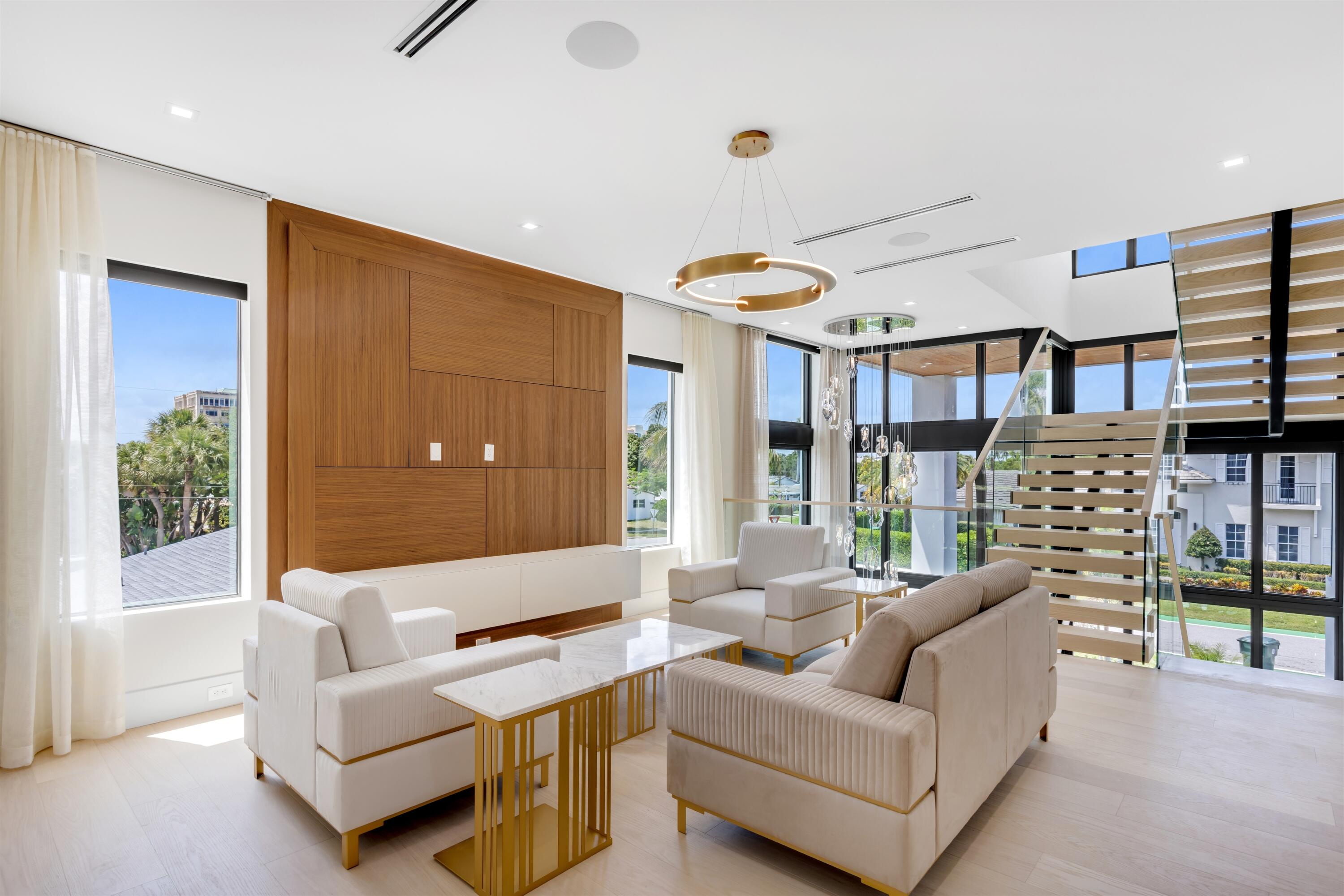 KINGS COURT - Residential