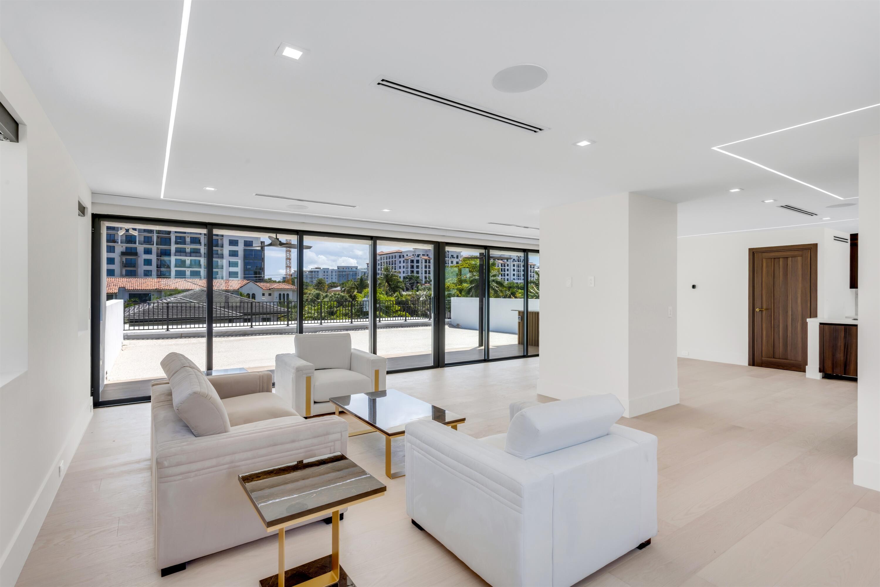 KINGS COURT - Residential