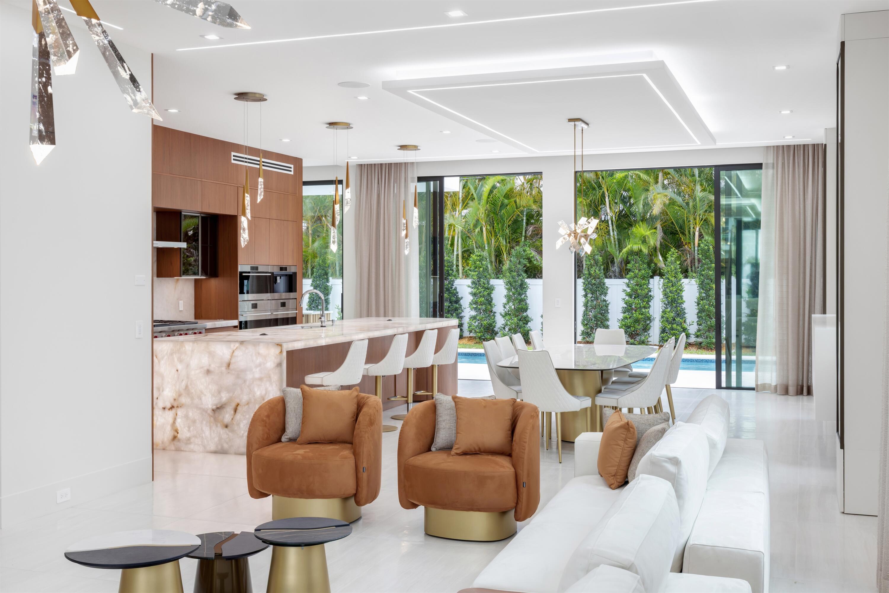 KINGS COURT - Residential