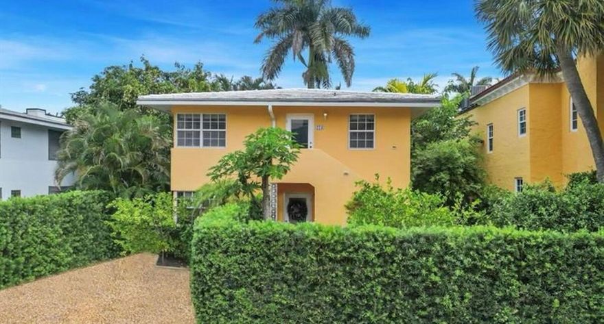 This charming 2-bedroom, 1-bathroom apartment offers the perfect blend of comfort and convenience. Located just minutes from the beach and nearby shopping, you will have everything you need right at your doorstep.