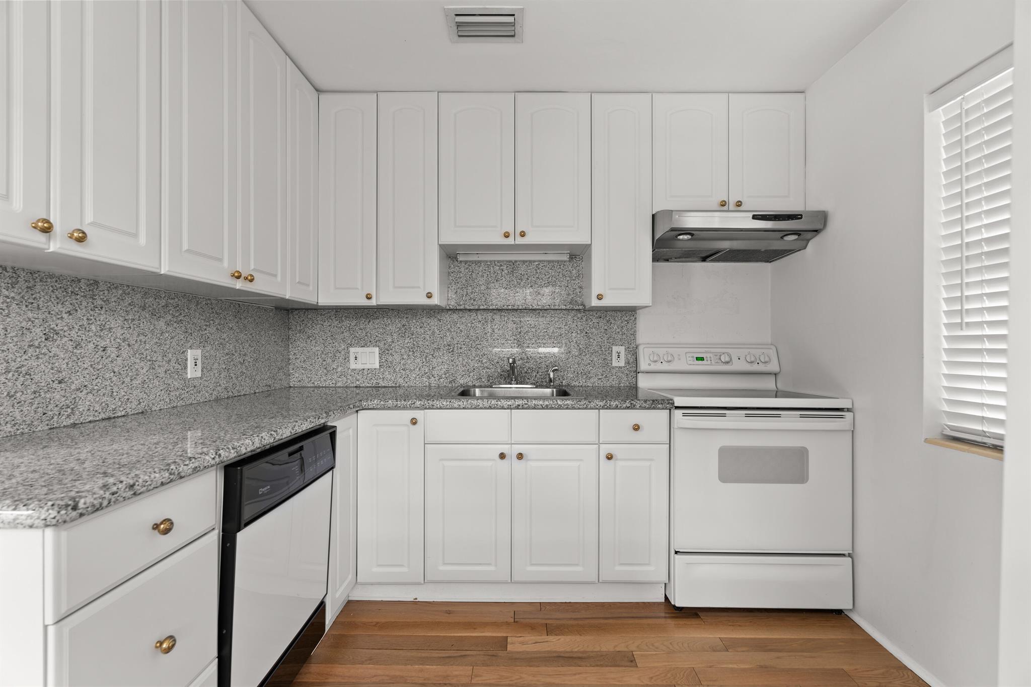 BUNGALOW PARK ADD - Residential Lease