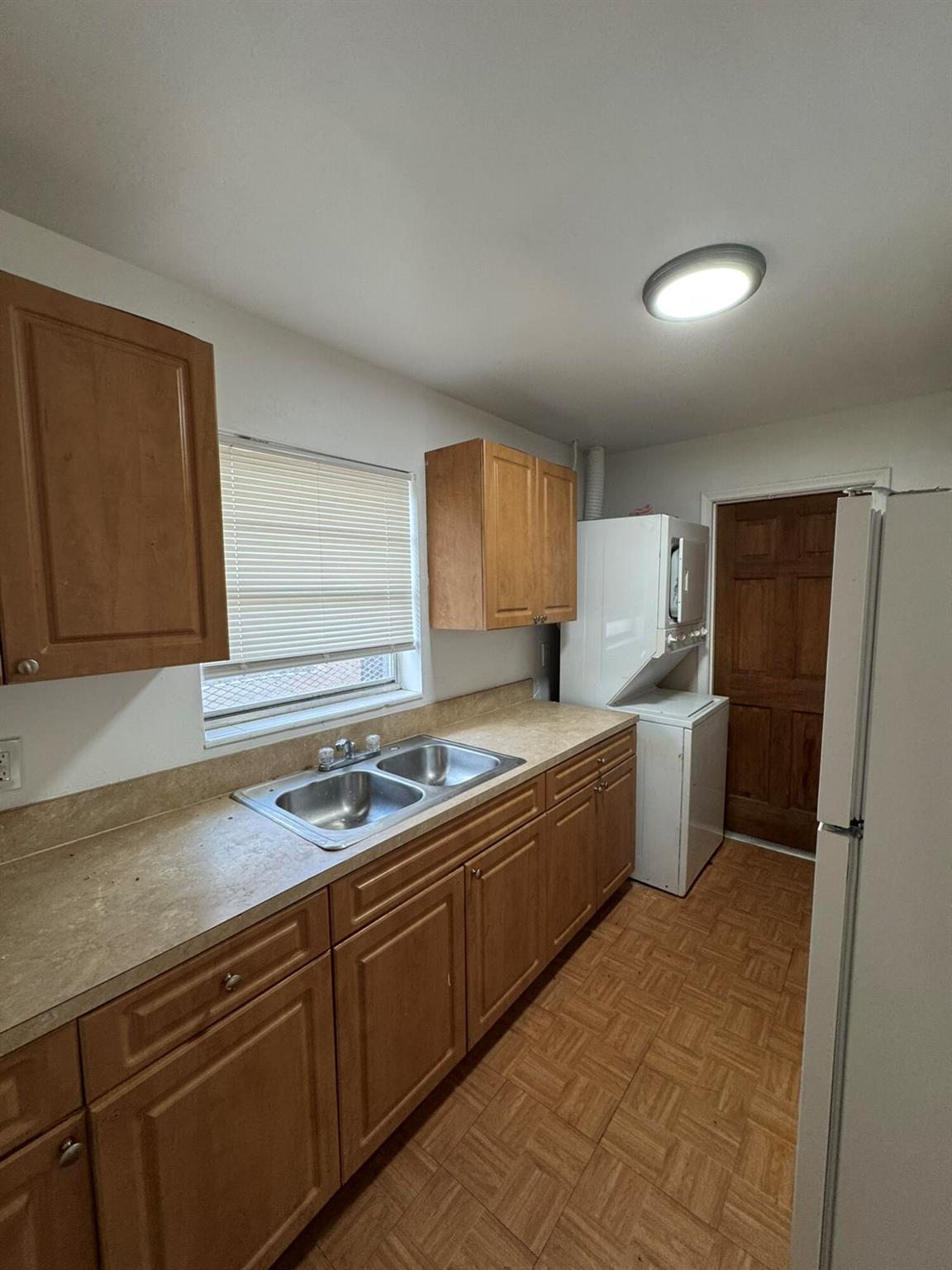 Newly renovated 2 bedroom unit. Centrally located