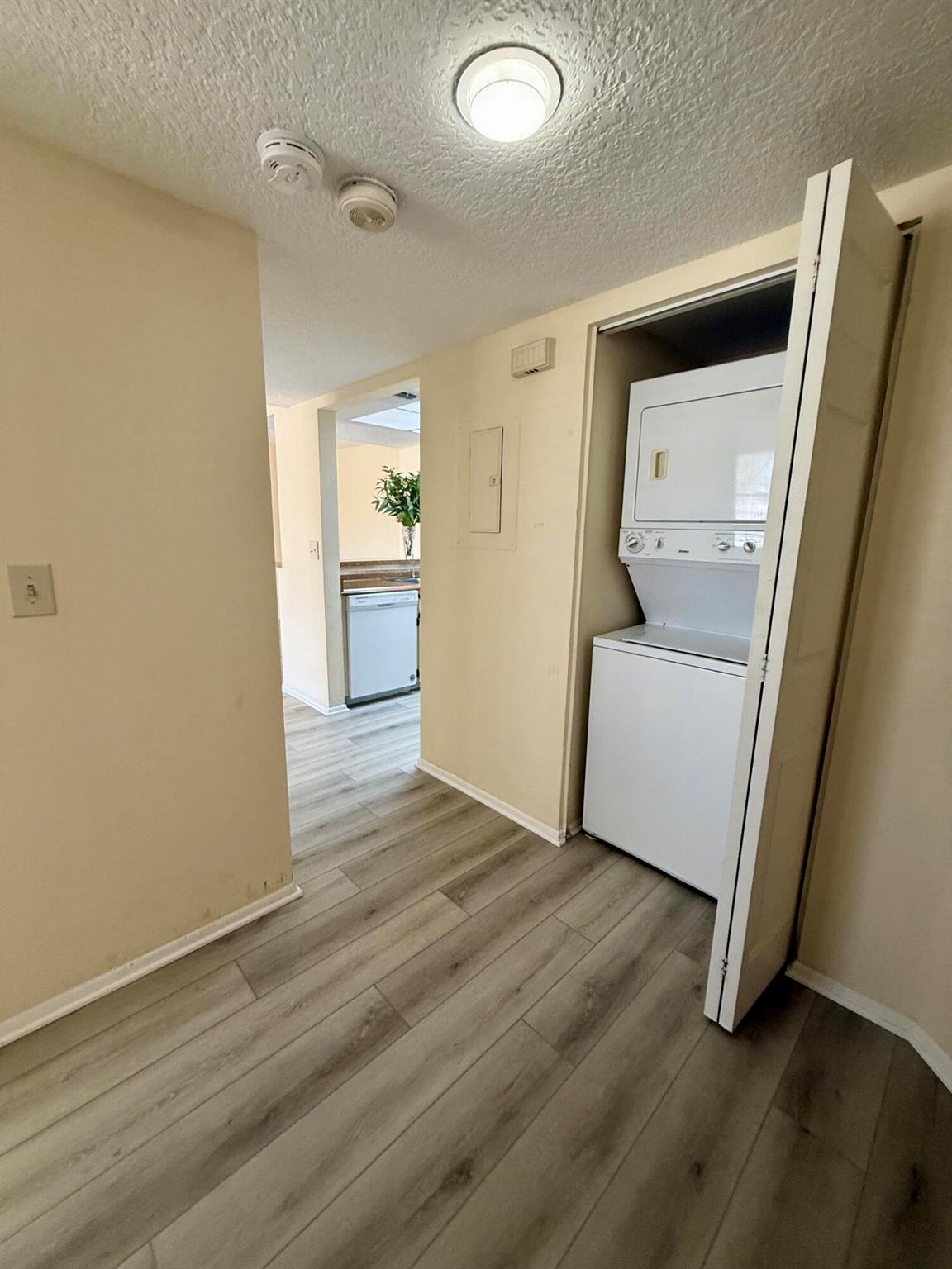 MIDPORT PLACE I, A CONDOM - Residential Lease