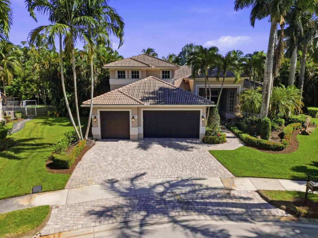 Photo of 1580 VICTORIA ISLE Way, Weston, FL 33327 (MLS # B26089720)