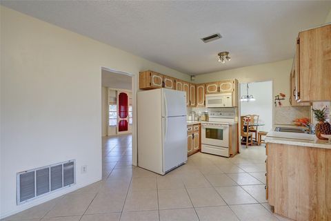 Single Family Residence in Tamarac FL 7421 72nd Ter Ter 15.jpg