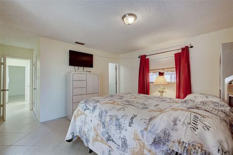 Single Family Residence in Tamarac FL 7421 72nd Ter Ter 18.jpg