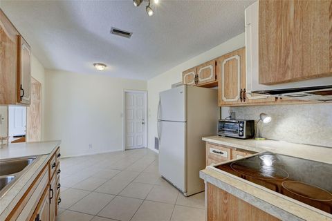 Single Family Residence in Tamarac FL 7421 72nd Ter Ter 12.jpg