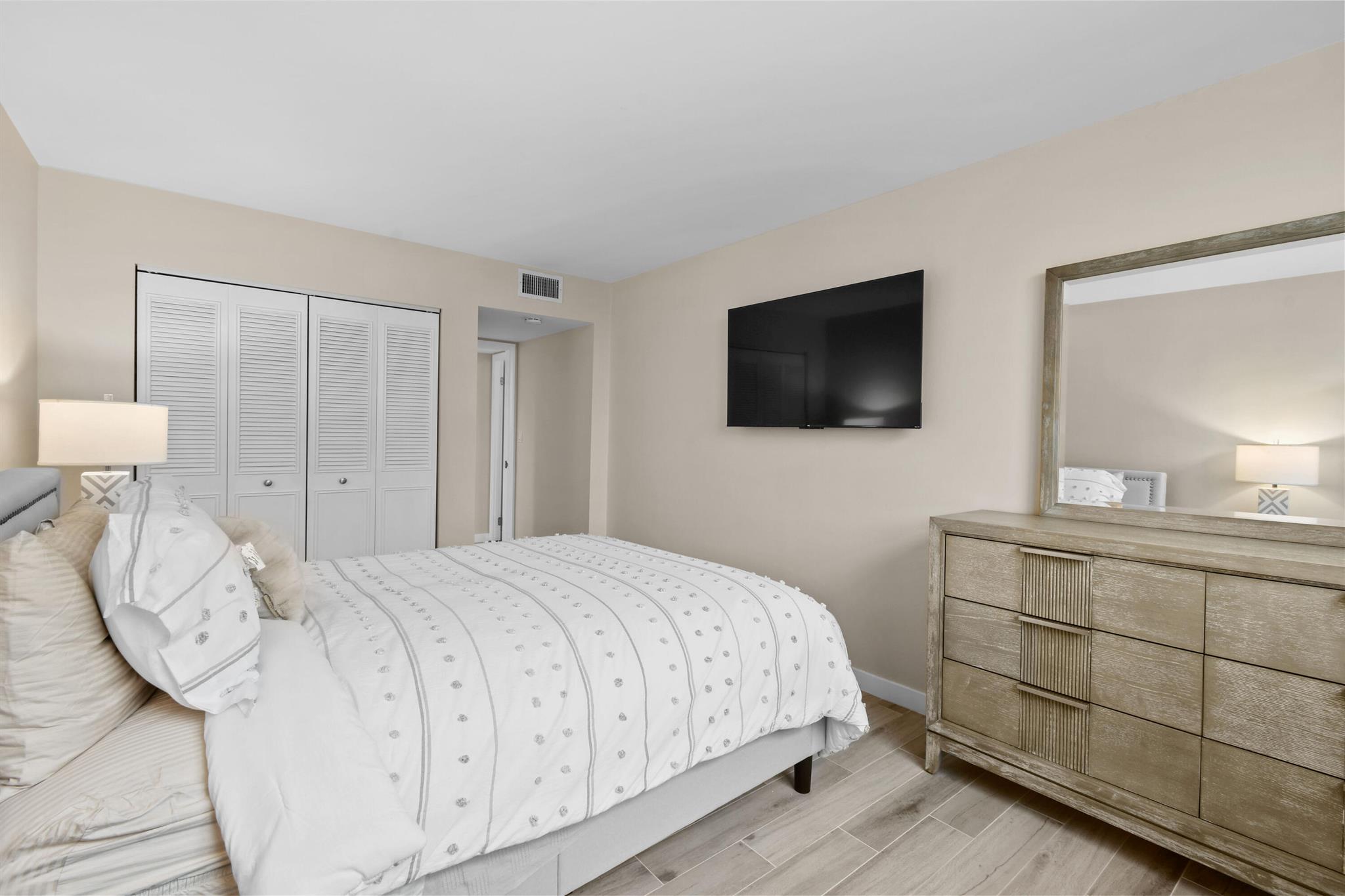 LE CHATEAU ROYAL CONDO - Residential