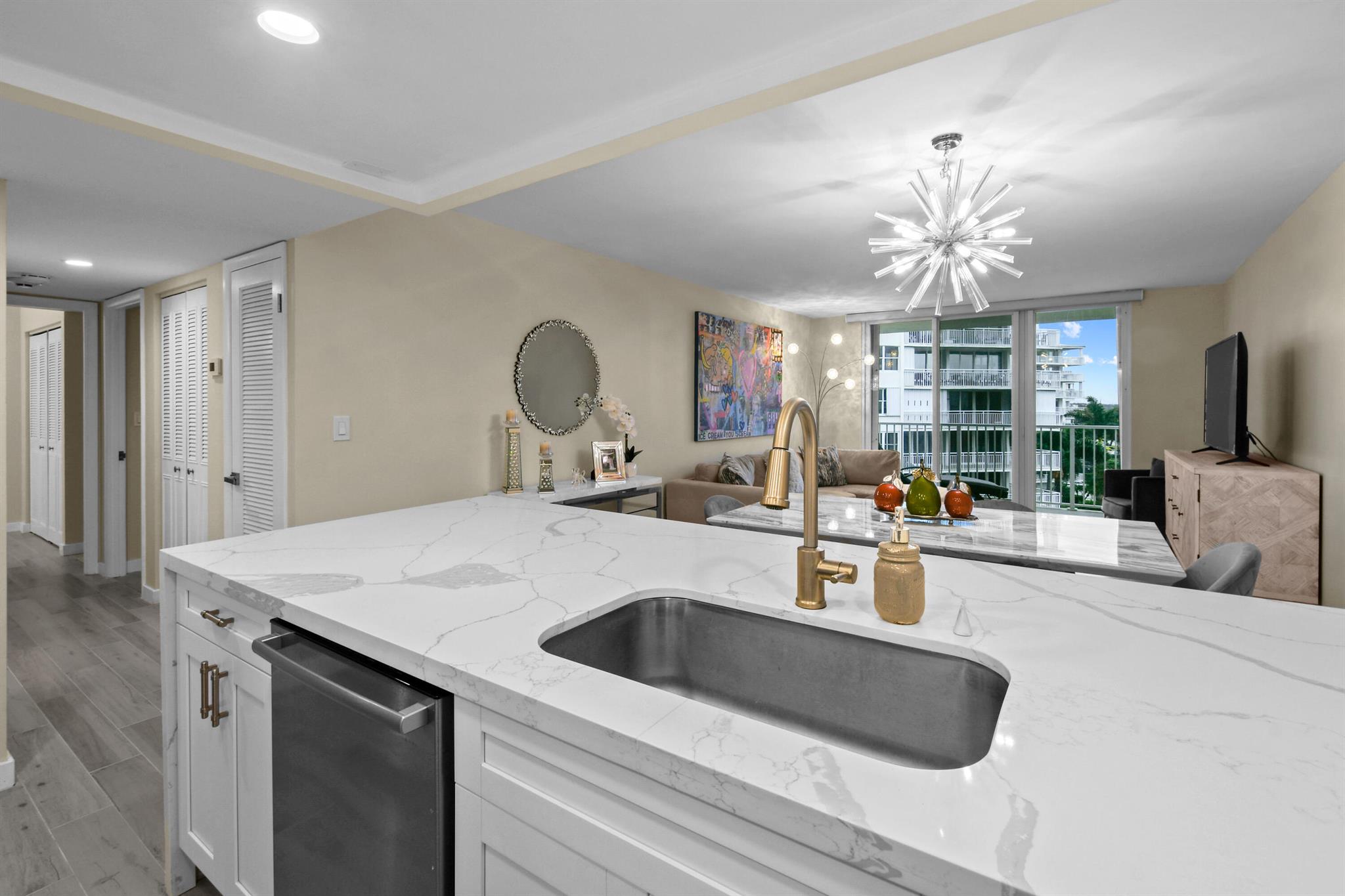 LE CHATEAU ROYAL CONDO - Residential