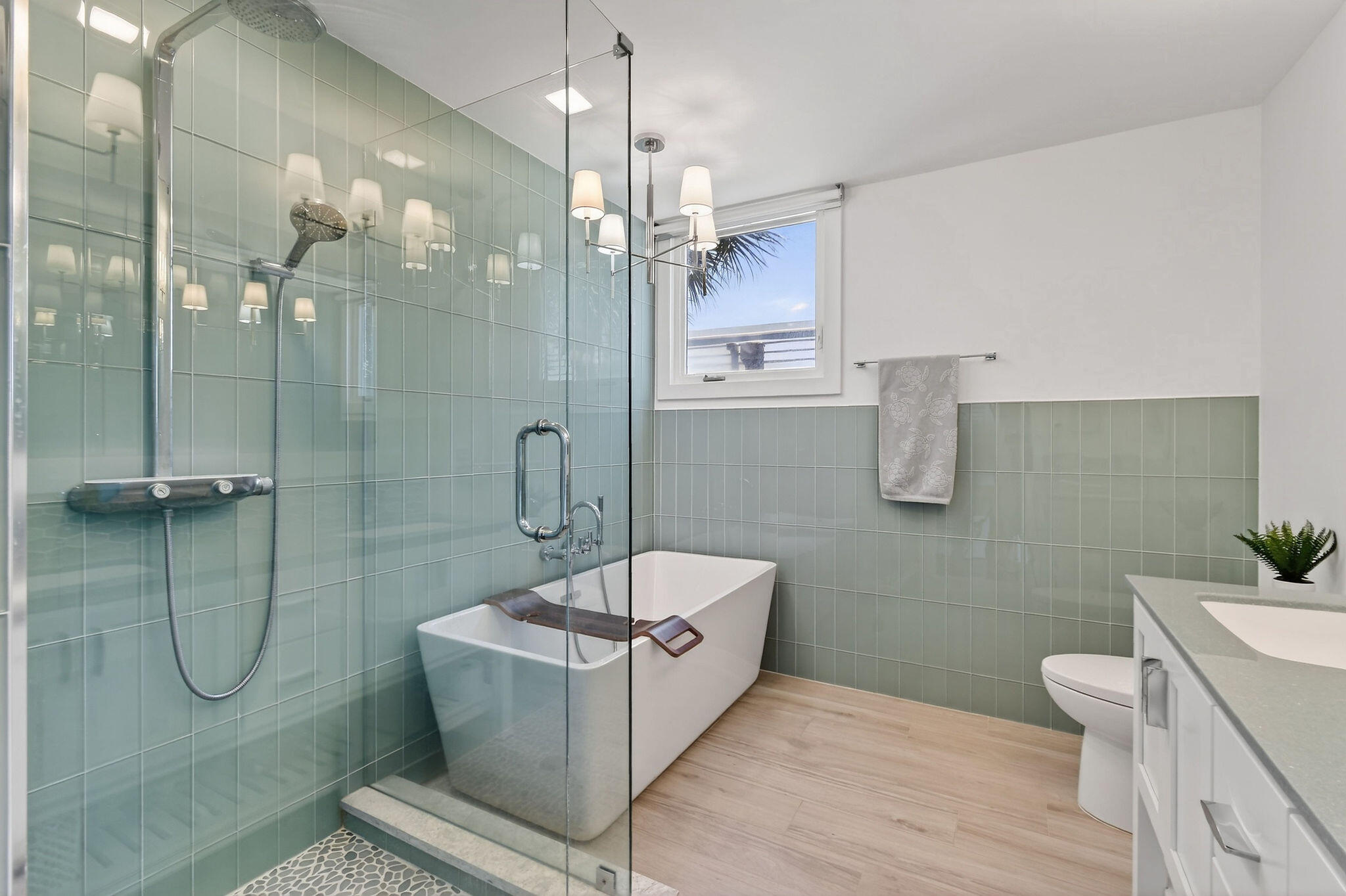 SCRIMSHAW ON THE BAY - Residential