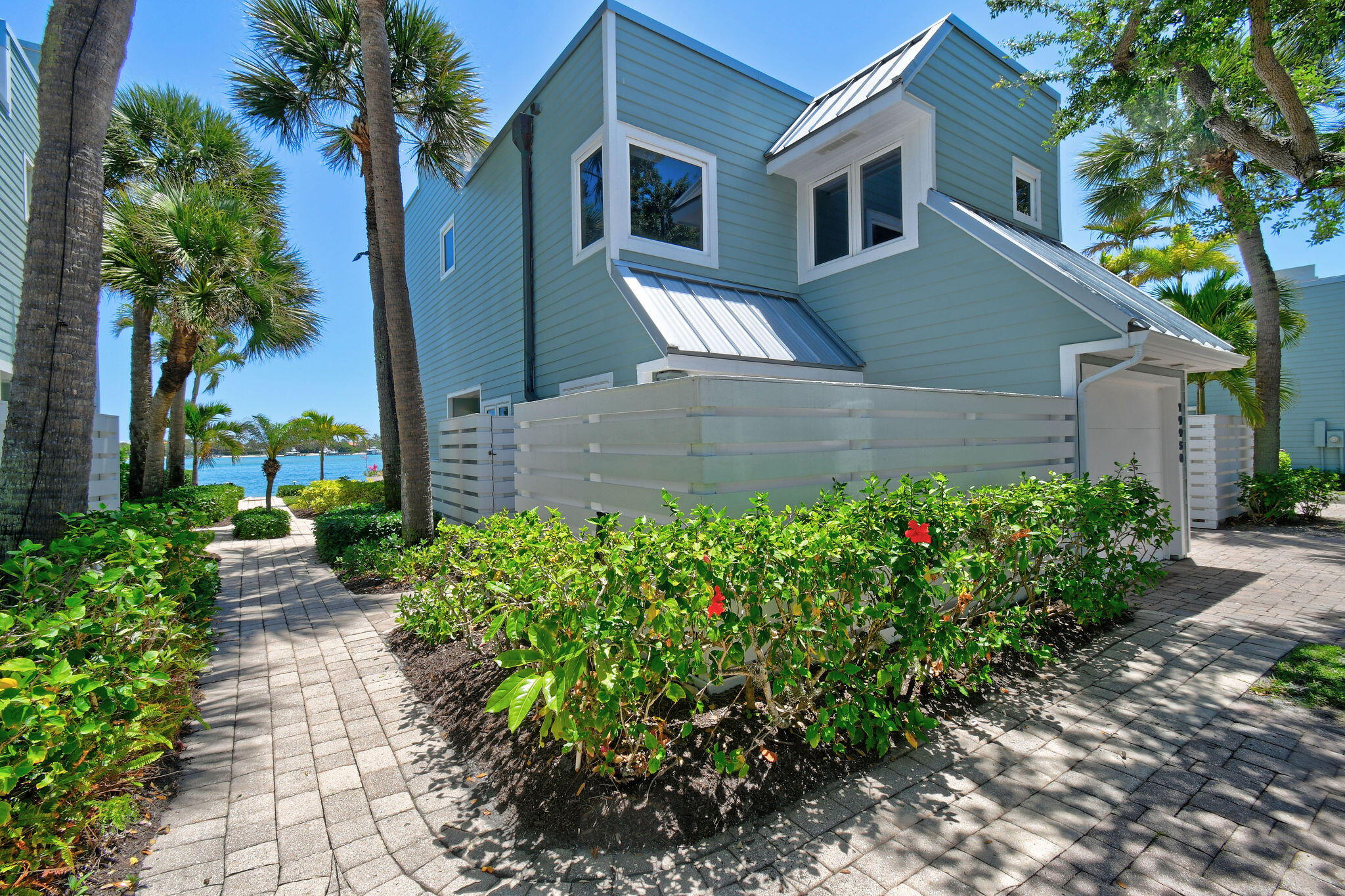 SCRIMSHAW ON THE BAY - Residential