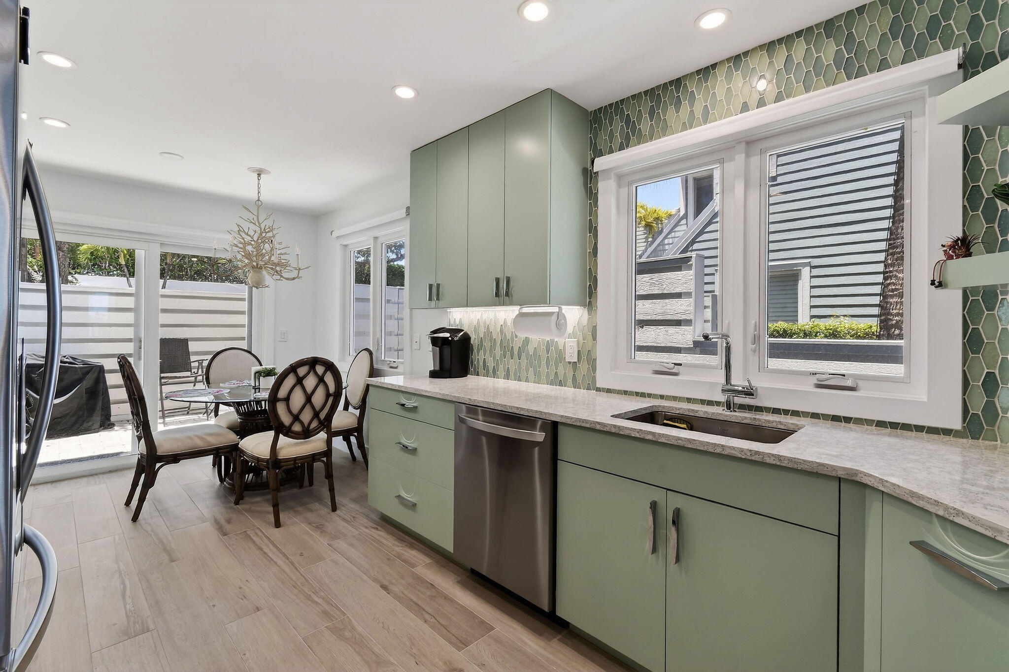 SCRIMSHAW ON THE BAY - Residential