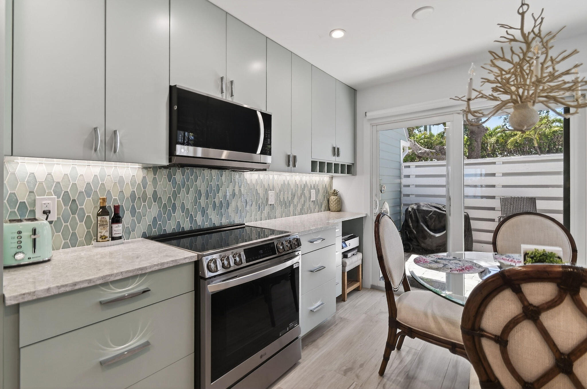 SCRIMSHAW ON THE BAY - Residential