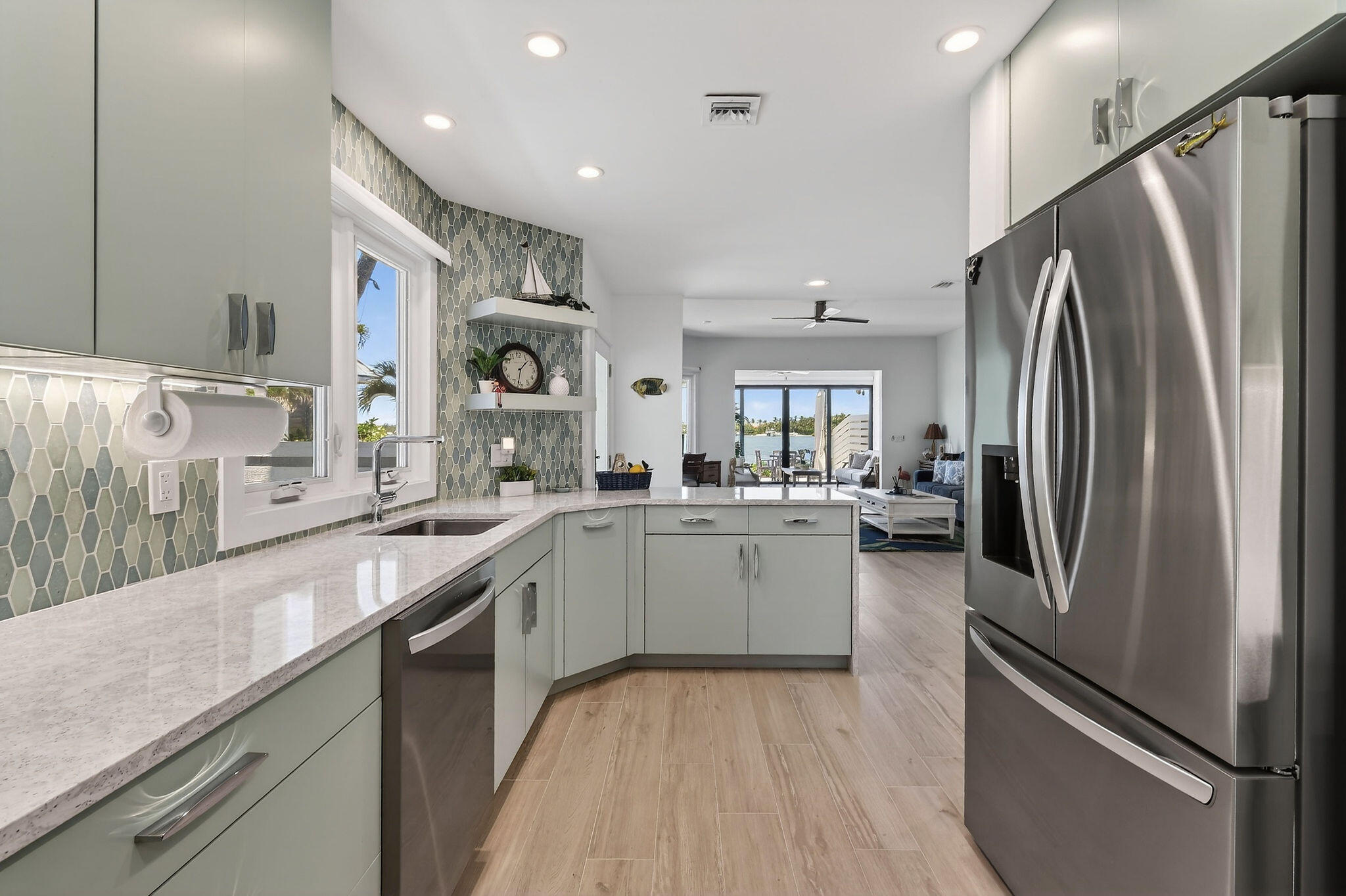 SCRIMSHAW ON THE BAY - Residential