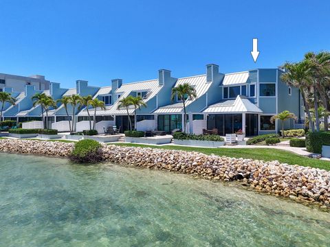 Photo of 19950 Scrimshaw Way, Jupiter, FL 33469 (MLS # B26027342)