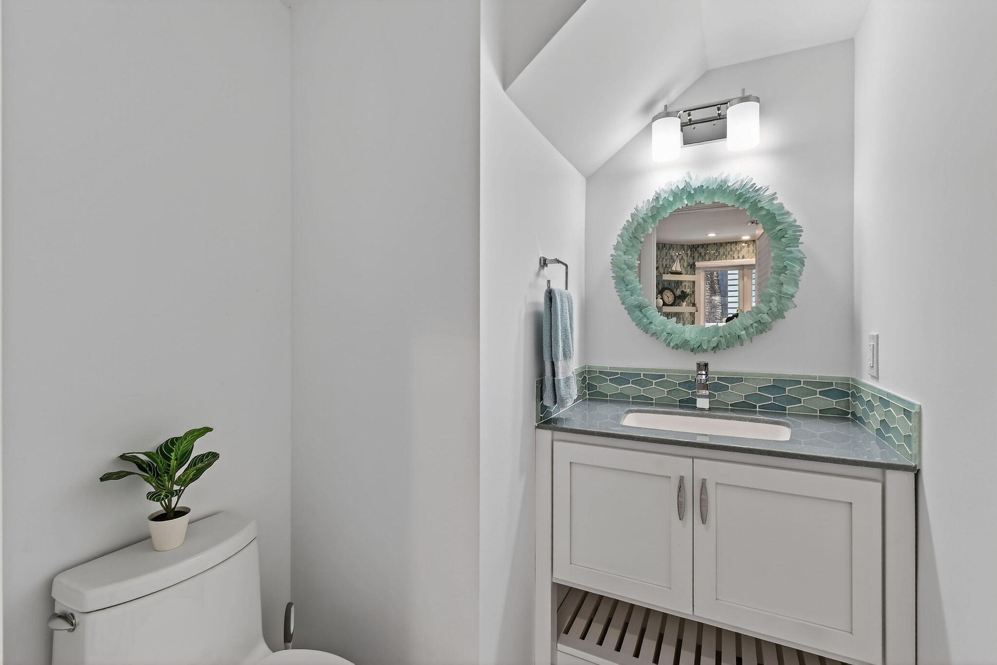 SCRIMSHAW ON THE BAY - Residential