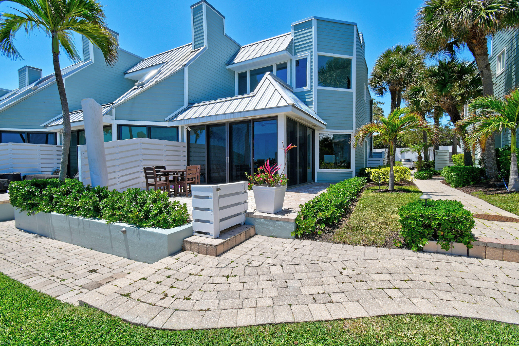 SCRIMSHAW ON THE BAY - Residential