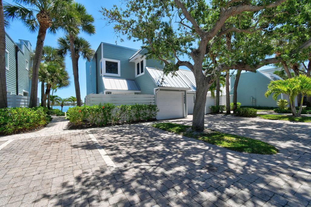 Photo of 19950 Scrimshaw Way, Jupiter, FL 33469 (MLS # B26027342)