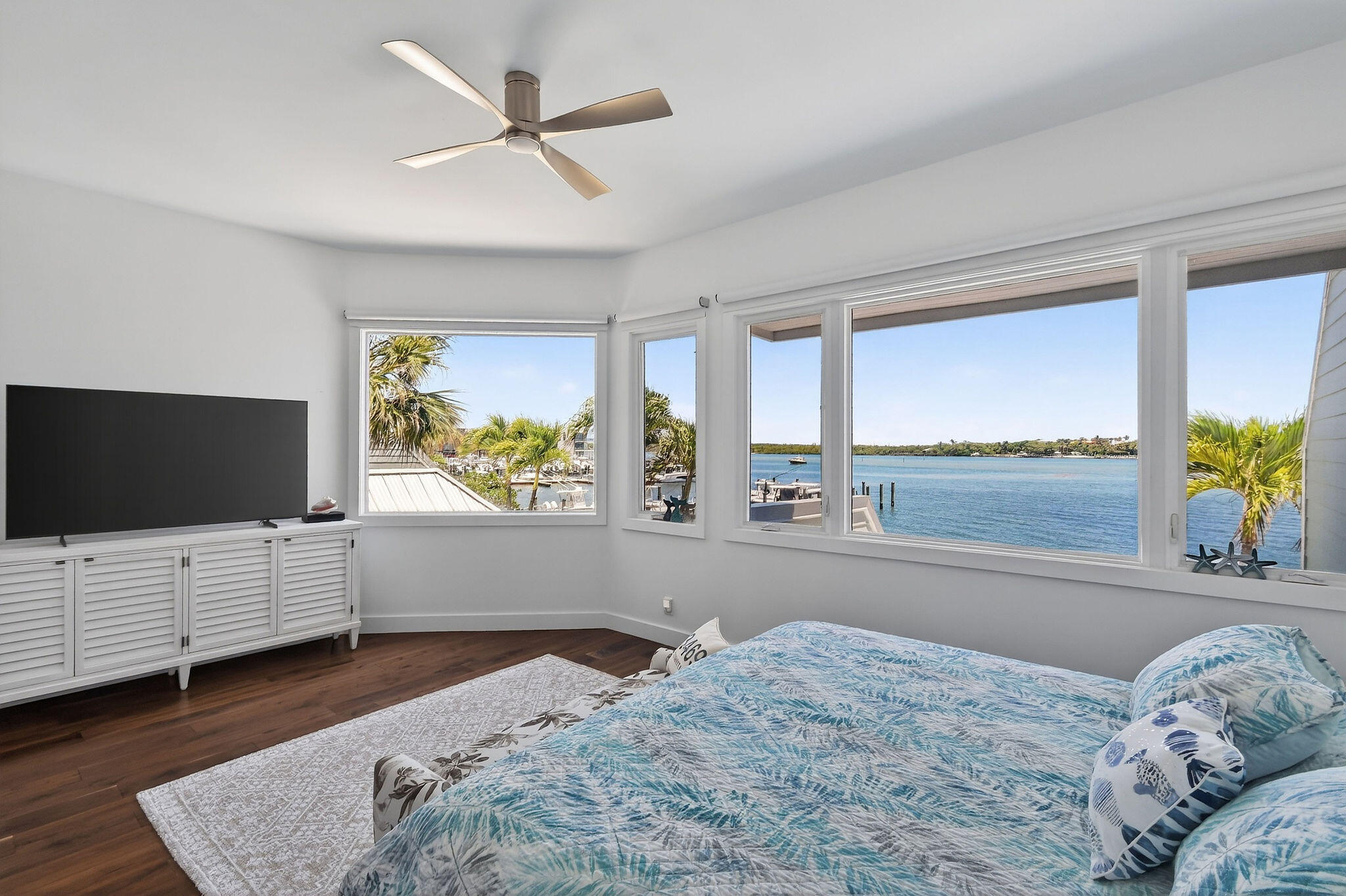 SCRIMSHAW ON THE BAY - Residential