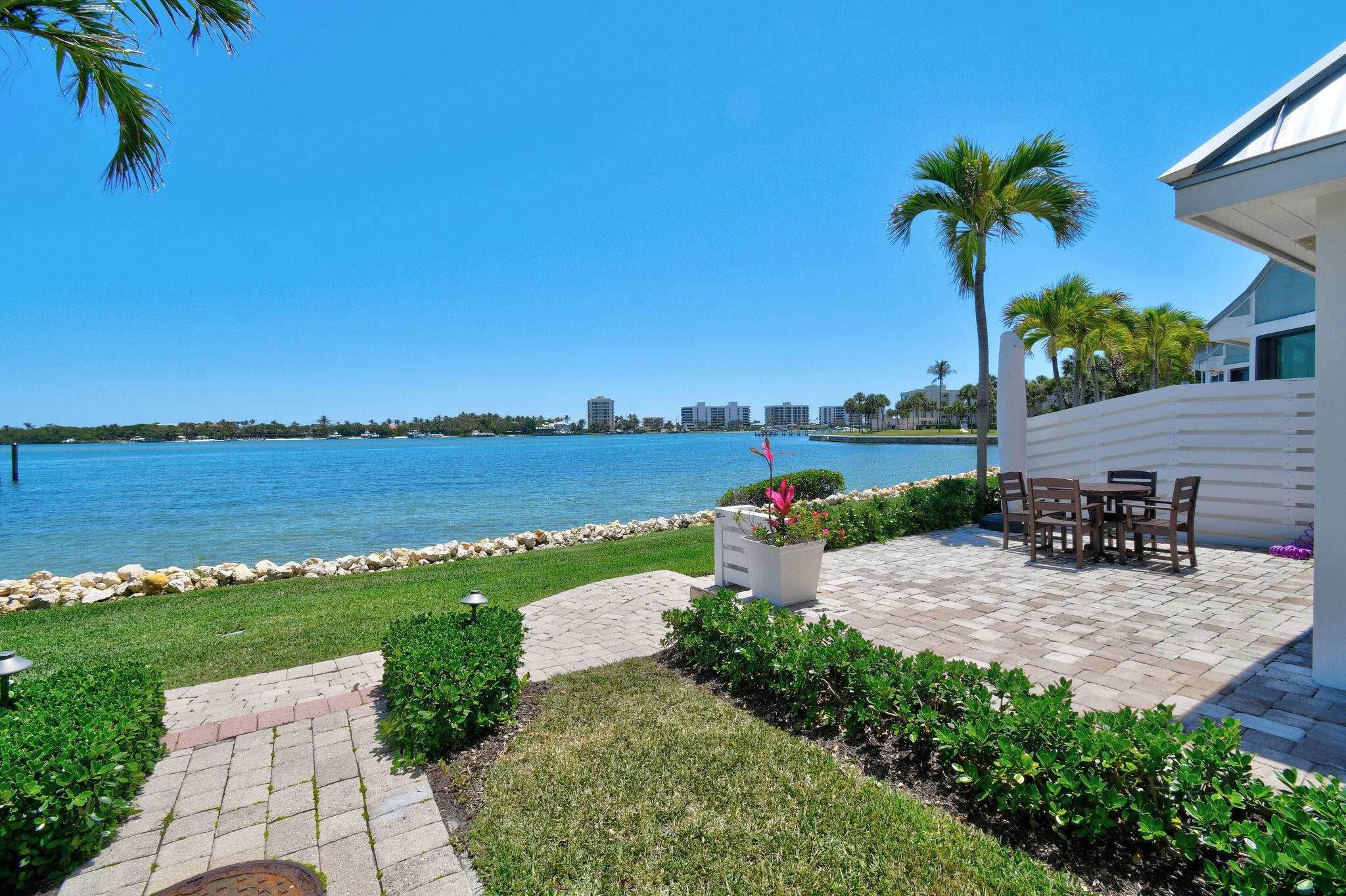 SCRIMSHAW ON THE BAY - Residential
