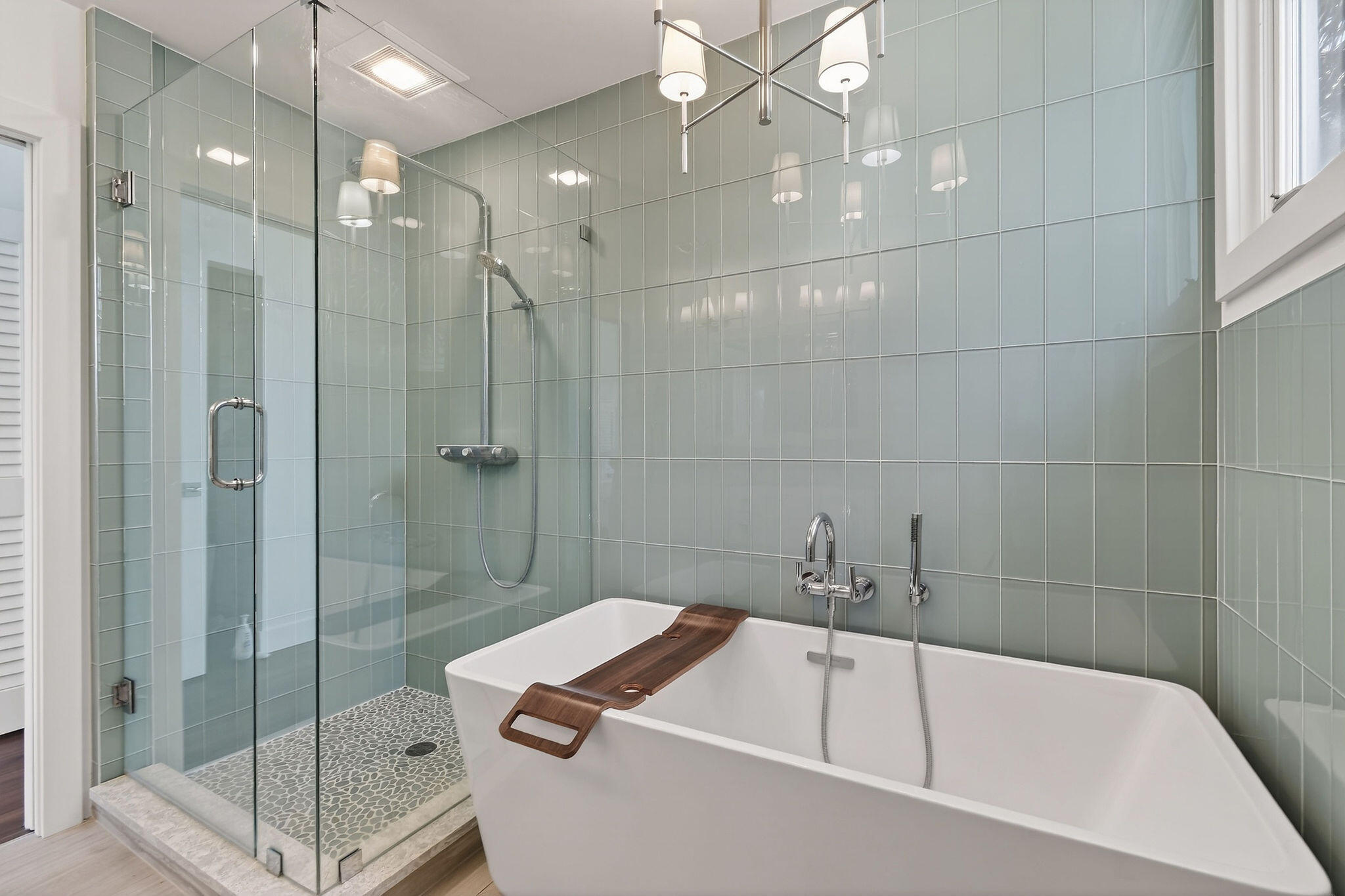 SCRIMSHAW ON THE BAY - Residential