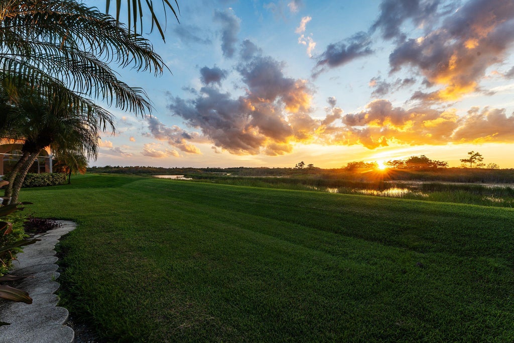 Photo of 54 CAYMAN Place, Palm Beach Gardens, FL 33418 (MLS # B26082967)