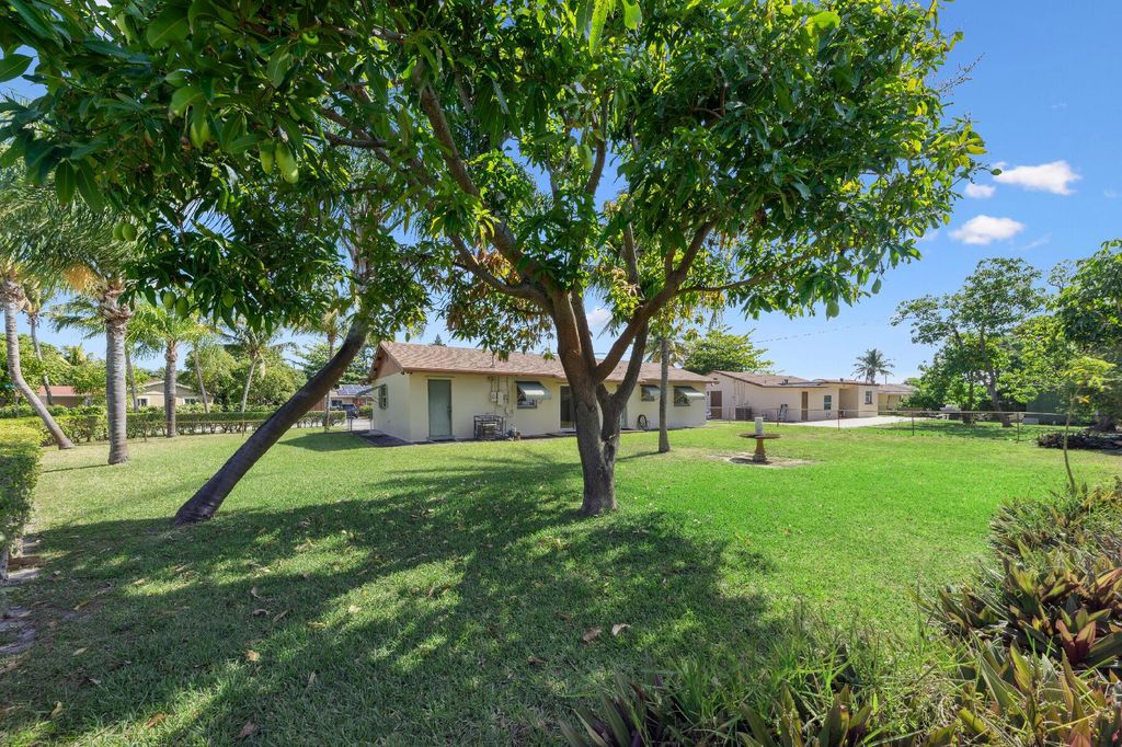 Photo of 2412 NE 2nd Court, Boynton Beach, FL 33435 (MLS # R11086031)