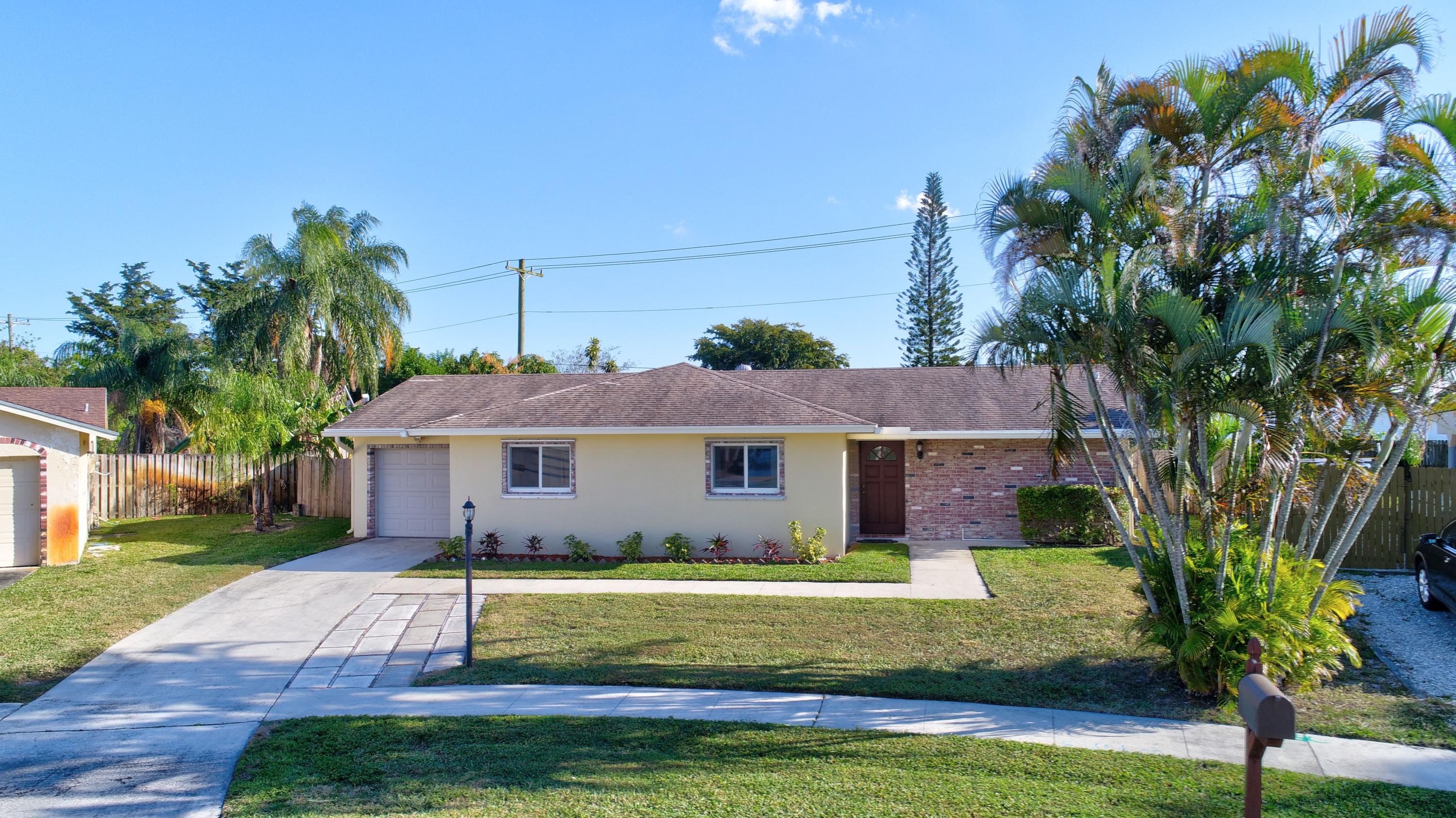 BOCA TRAILS PLAT 1 LOT 72 - Residential