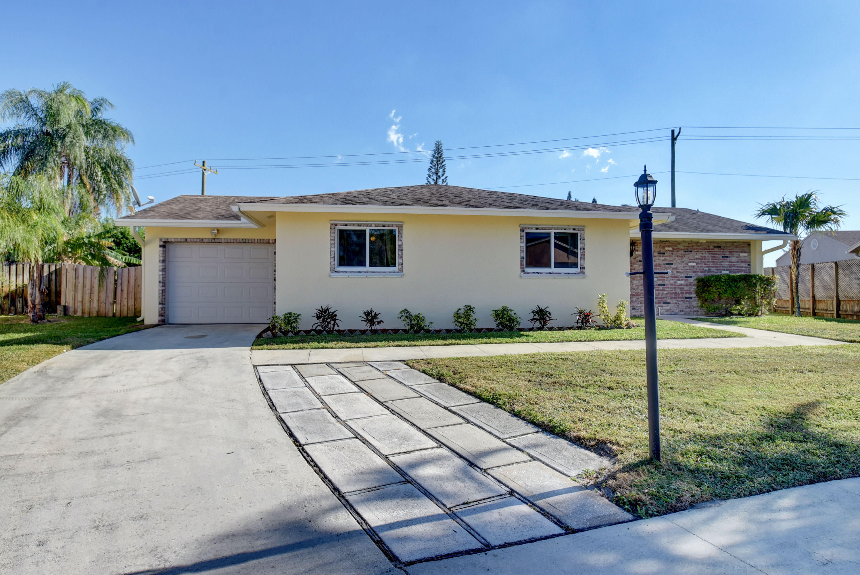 BOCA TRAILS PLAT 1 LOT 72 - Residential