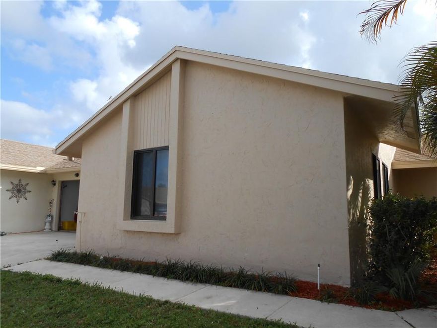 Lovely and updated 2/2 villa on beautiful lake with attached 1 car garage. Brand new ss kitchen appliances, granite in kitchen and bathrooms, newer w/d and new HVAC. Community pool, racket courts and clubhouse. Quiet community adjacent to West Boca Medical Center. Excellent schools. Close to shopping and restaurants in the heart of west Boca Raton.