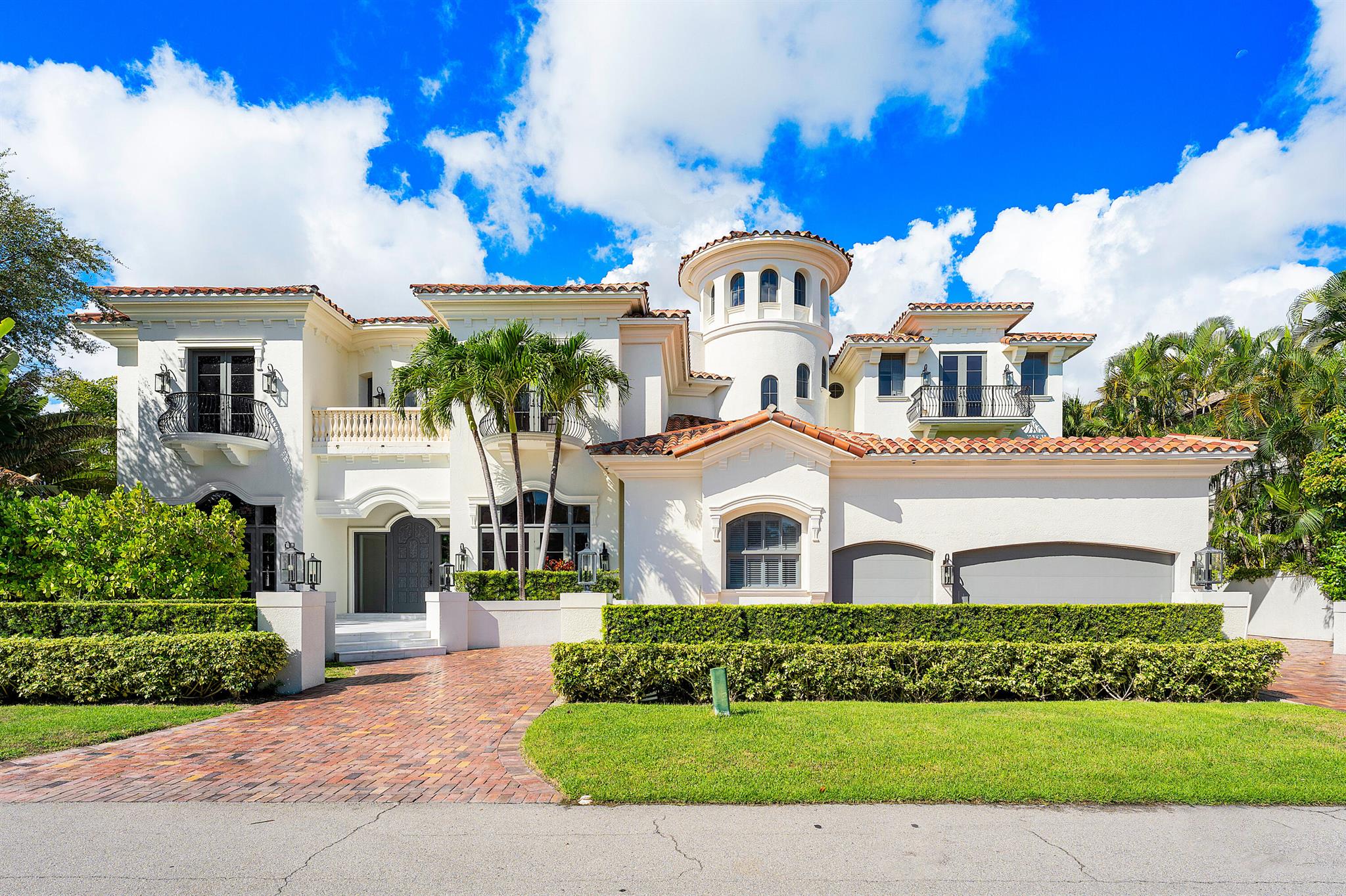 View photos, virtual tours, details... 155 SE Spanish Trail