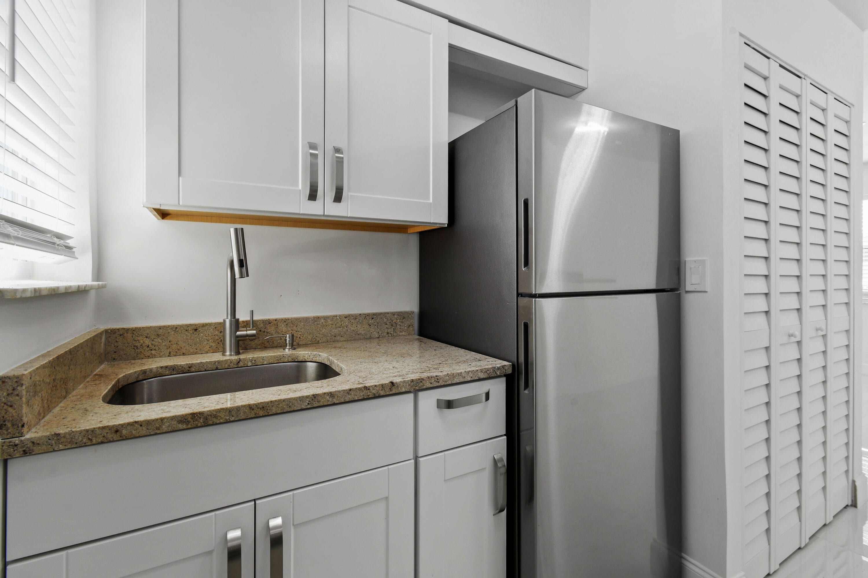 968 W 9TH Street B2