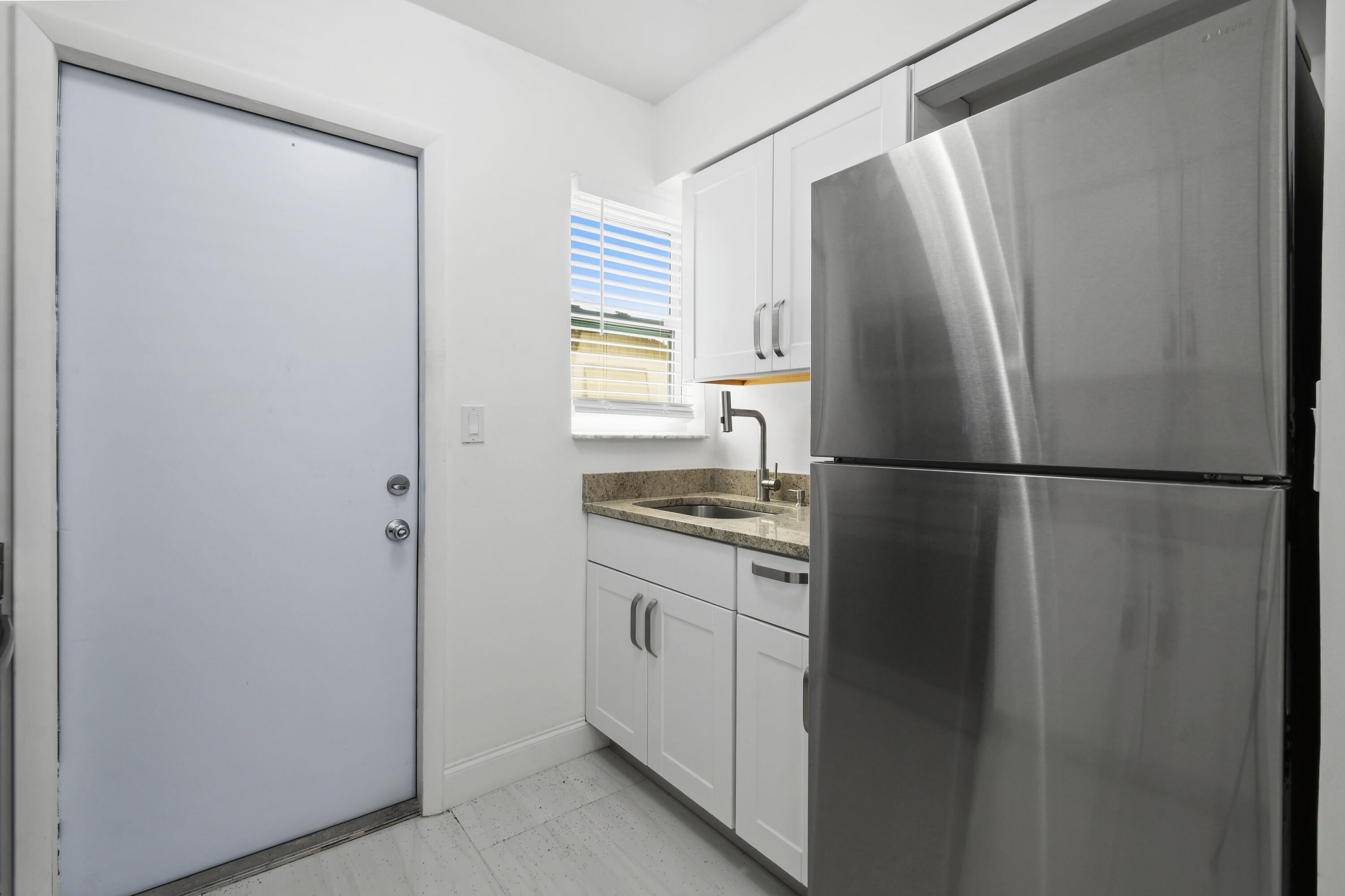 968 W 9TH Street B2